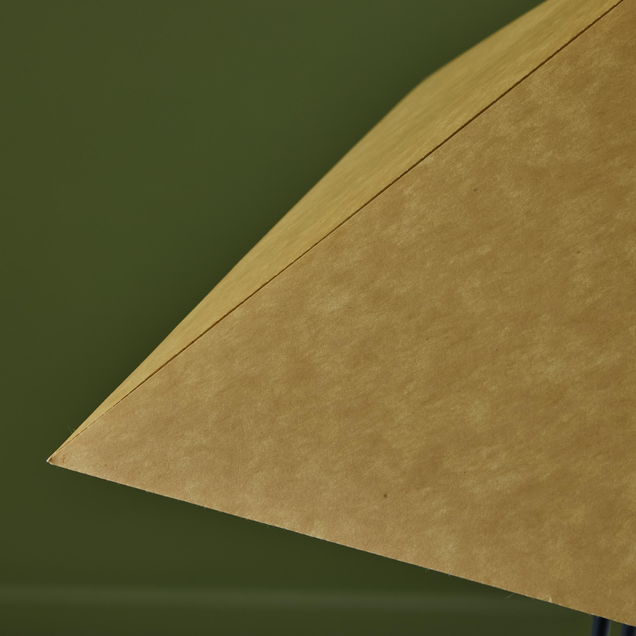 Lampe de table pyramide à abat-jour en papier 3