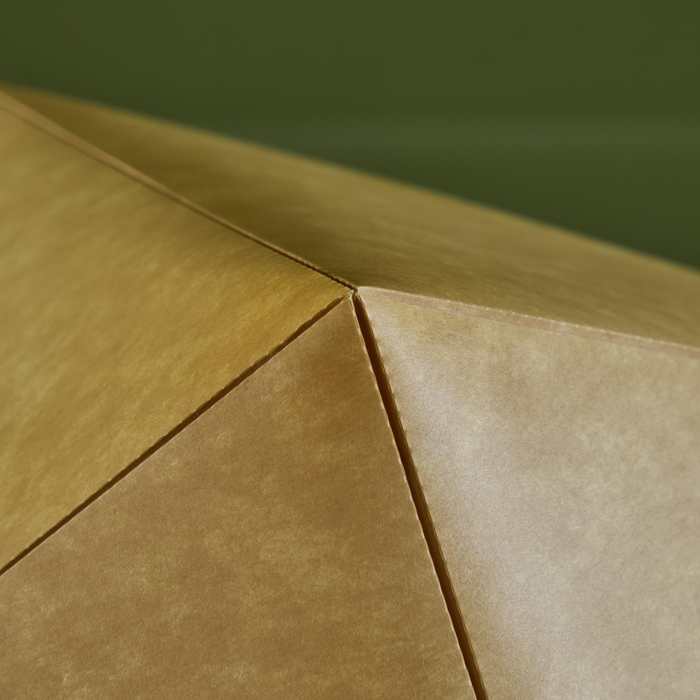 Lampe de table pyramide à abat-jour en papier 4