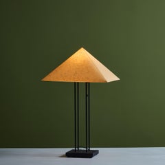 Lampe de table pyramide à abat-jour en papier