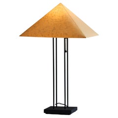 Lampe de table pyramide à abat-jour en papier