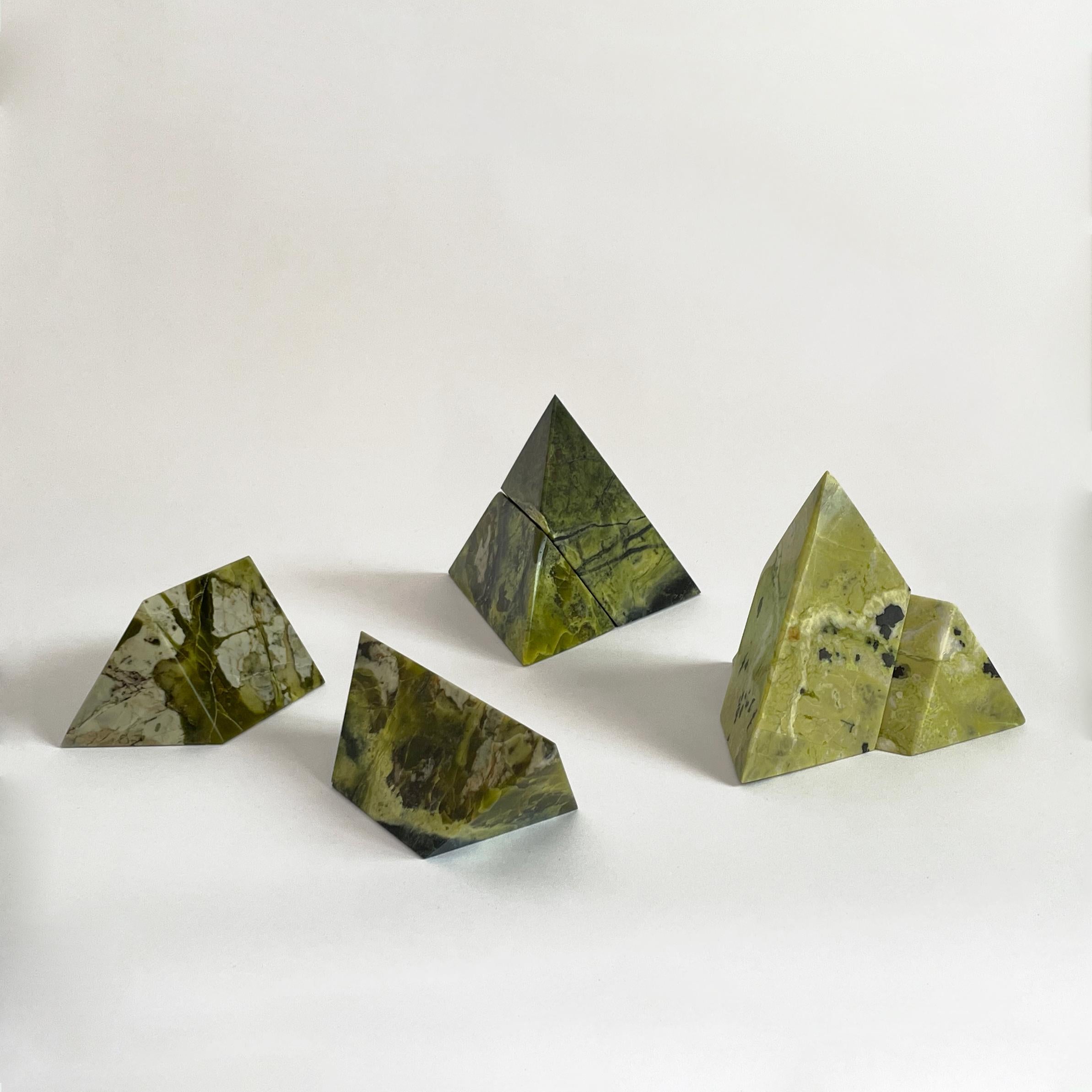 Sculpture puzzle pyramidale vert serpentin Neuf - En vente à Pacasmayo, PE
