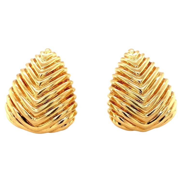 Boucles d'oreilles en forme de pyramide en or jaune 18 carats, années 1970 en vente