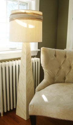 Pyramidenförmige Stehlampe mit Knocheneinlegearbeiten, Nima Quadratische Lampe