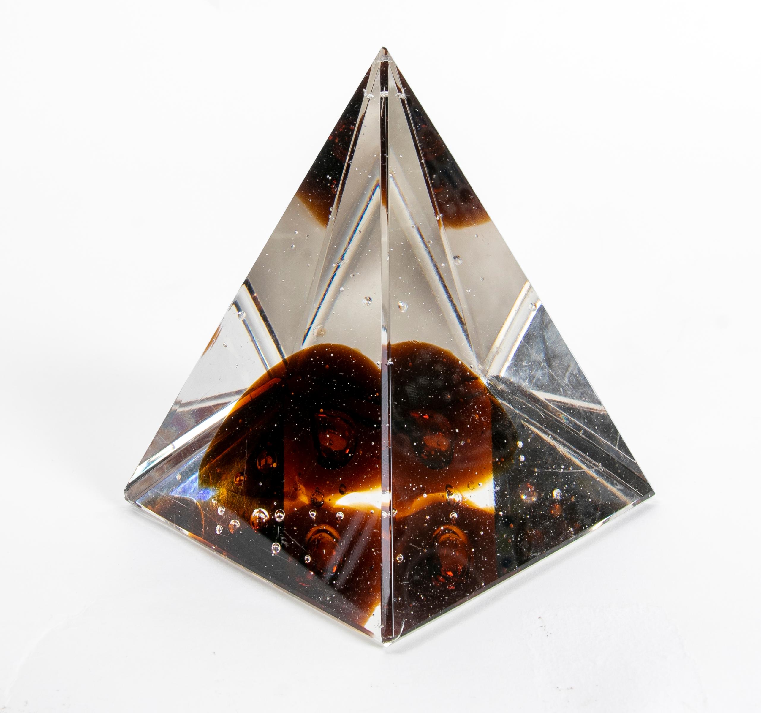 Pyramid-Shaped Glass Paperweight  In Good Condition For Sale In Marbella, ES