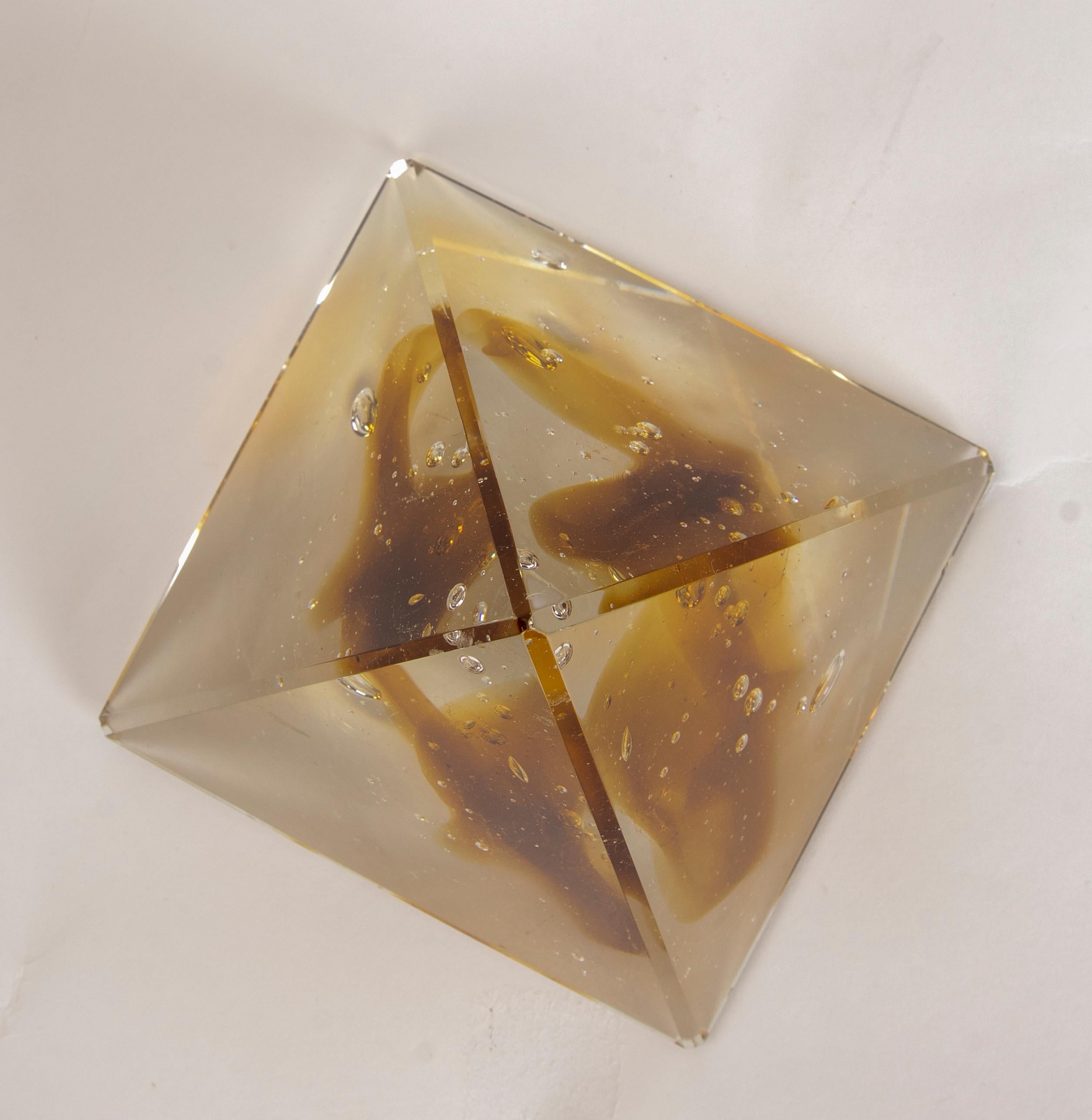 Pyramid-Shaped Glass Paperweight For Sale 4