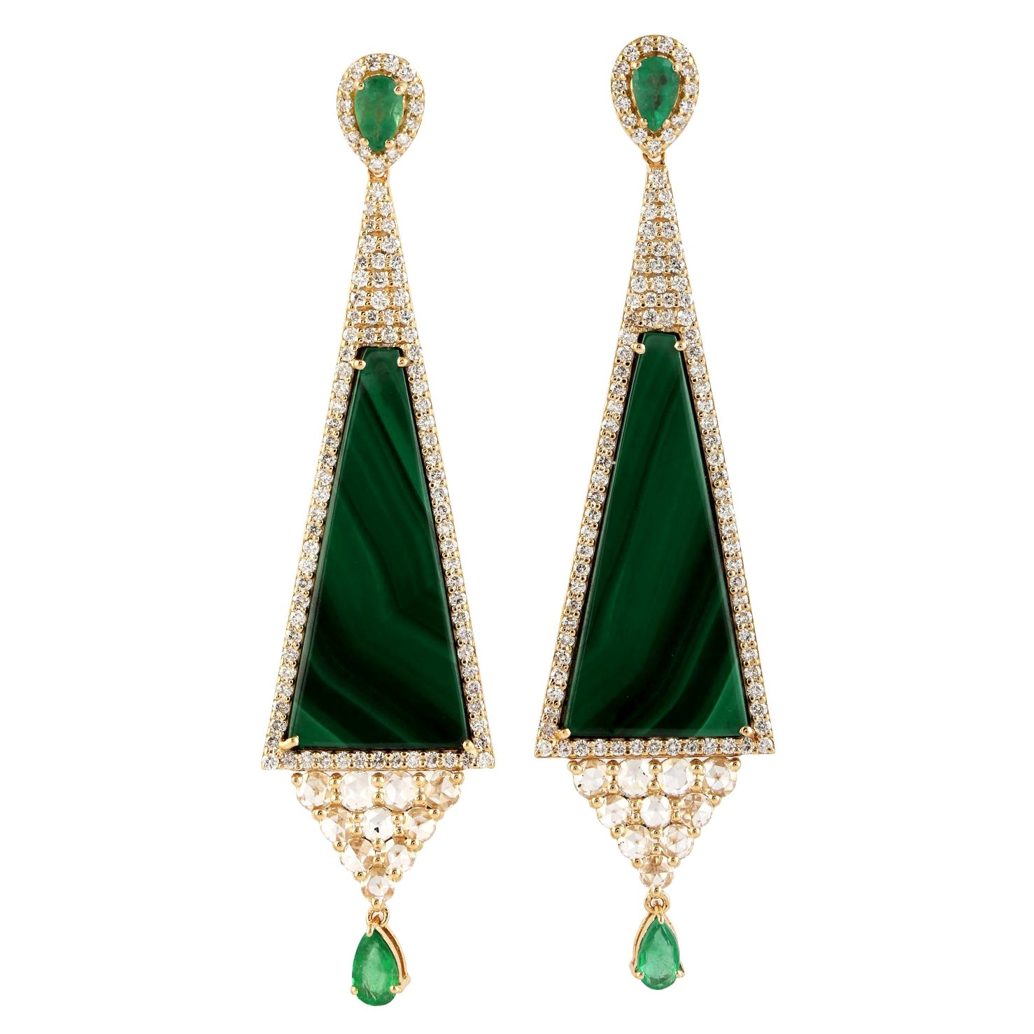 Pendiente de malaquita piramidal con esmeralda y diamantes pavé en oro amarillo de 18k