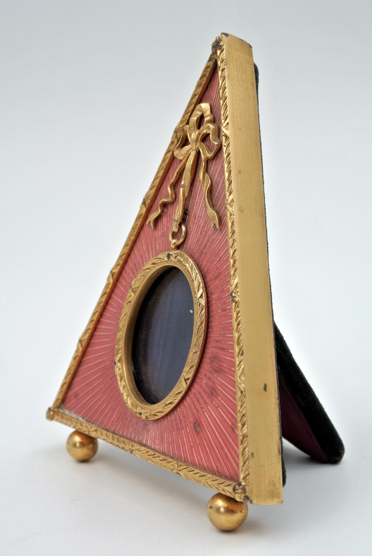 Pyramid-Shaped Photo Frame in Gilded Bronze and Enamel 3