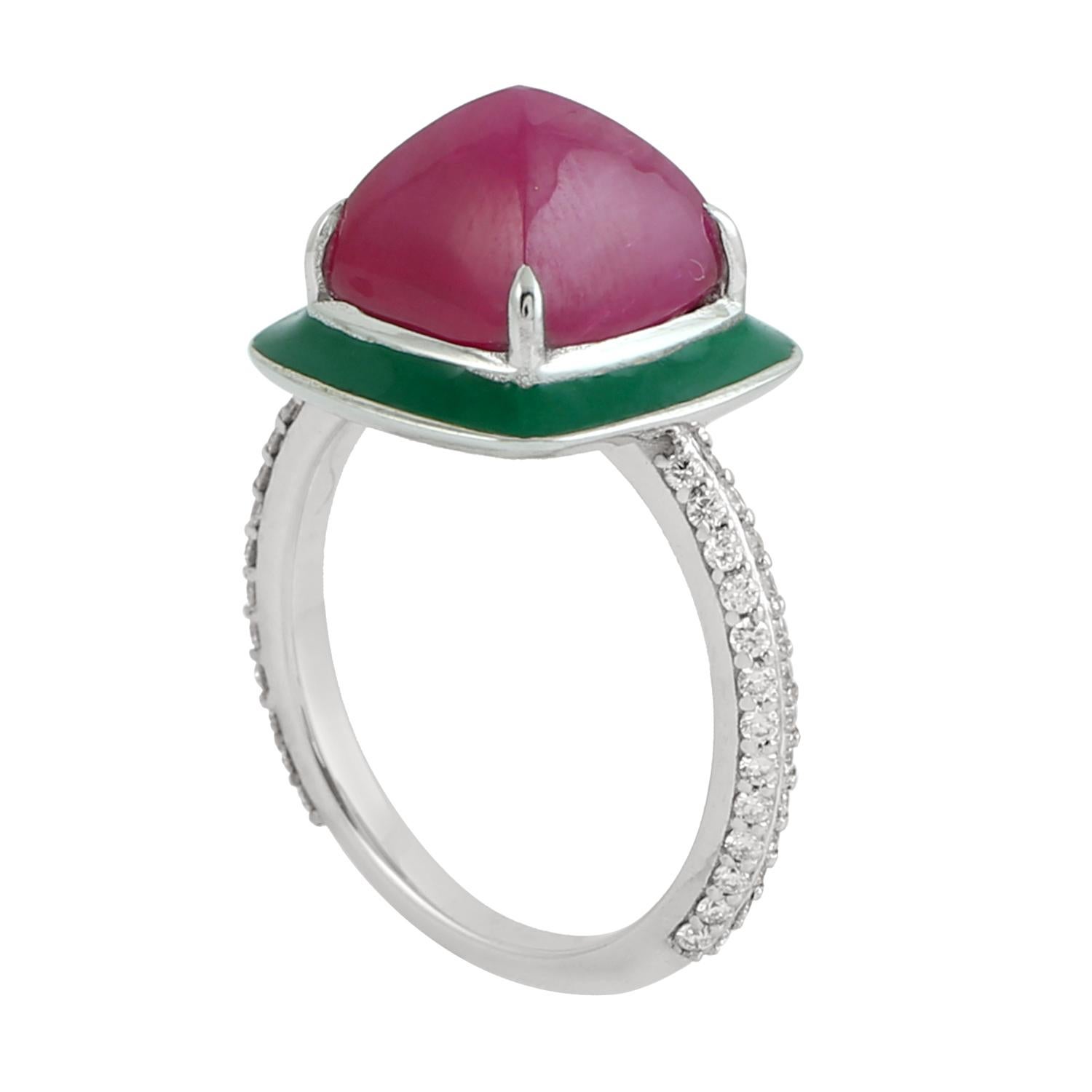 Sugarloaf Shaped Mozambique Ruby Ring With Green Enamel & Diamonds Corte mixto en venta