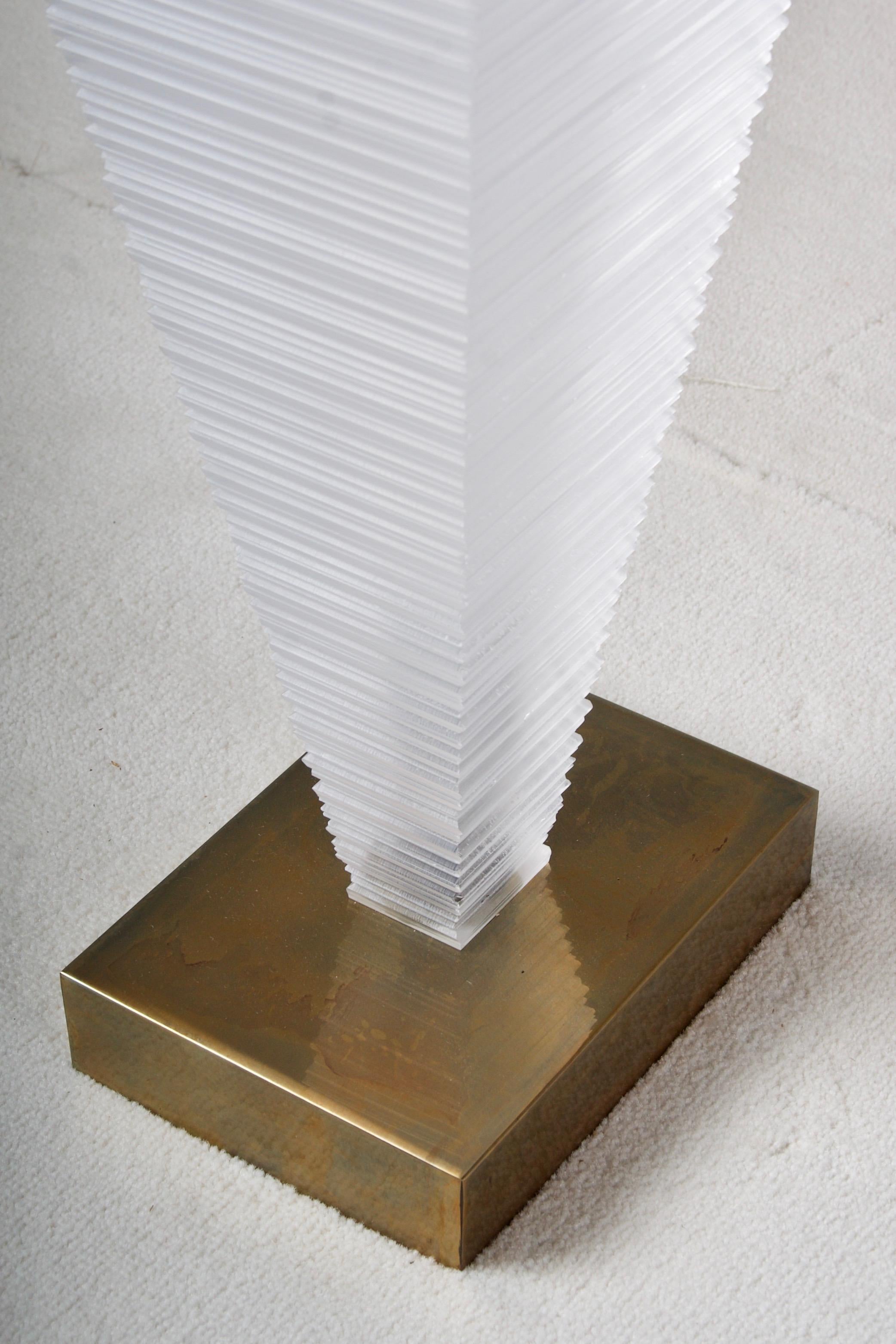 Lucite Small occasional Table in lucite, pyramid shaped, with fine incised detail