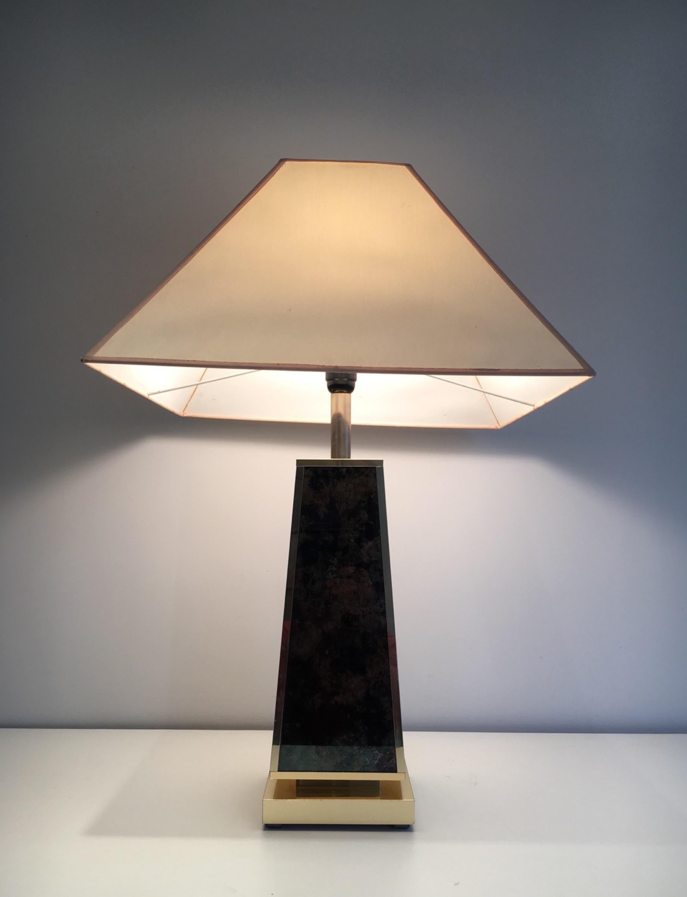 This pyramidal lamp is made of gild metal and foxed Lucite.
In the style of Aldo Tura, circa 1970.
