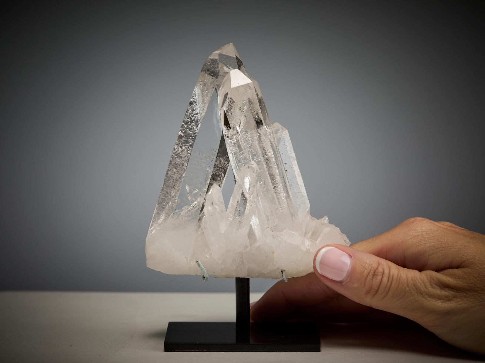 Pyramidal Quartz Cluster im Zustand „Hervorragend“ im Angebot in London, GB