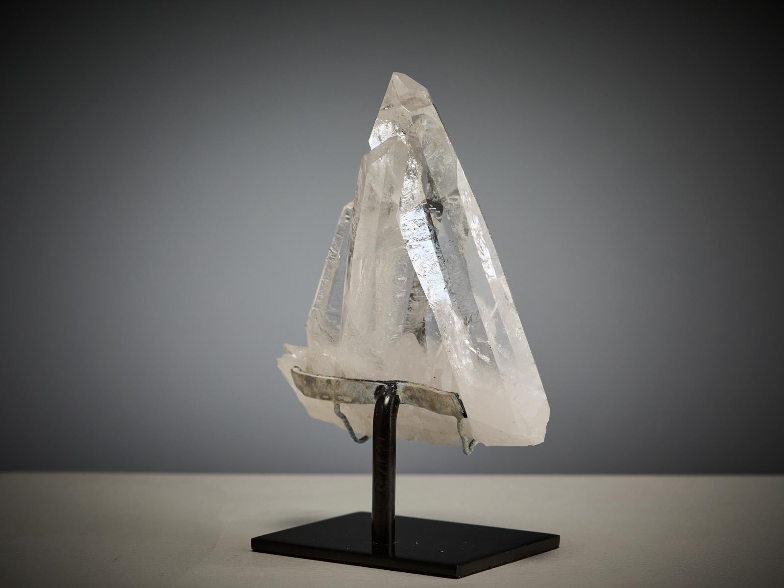 Pyramidal Quartz Cluster (18. Jahrhundert und früher) im Angebot