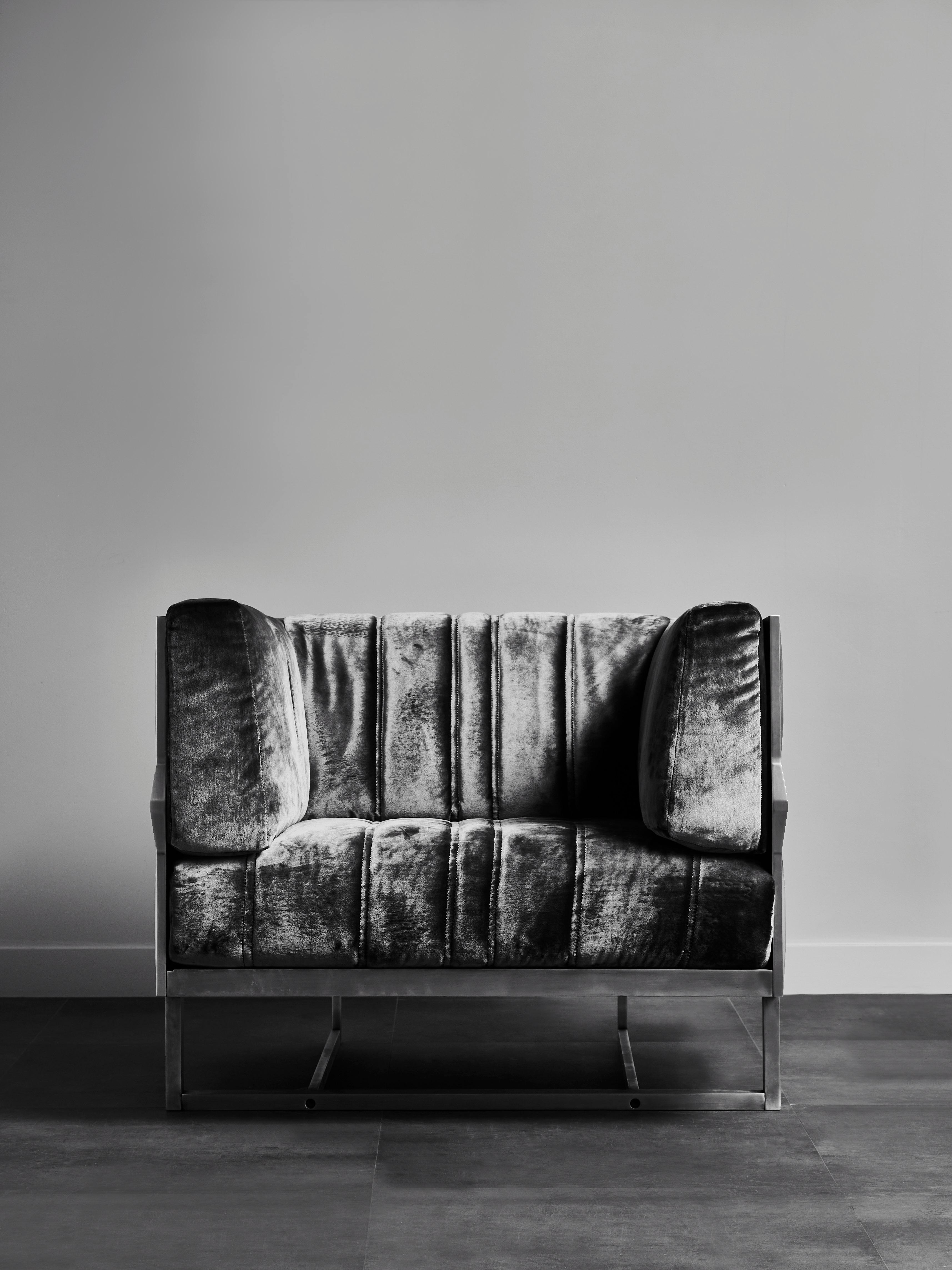 Unique armchair in cut stainless steel upholstered with a high quality brown velvet by Dédar.
Unique and signed piece by Erwan Boulloud for the Galerie Glustin.
France, 2017.
 