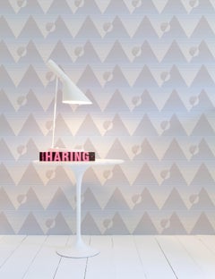 Papel pintado de diseño Pyramide du Soleil en Juno 'Malva polvoriento, azul y colorete'