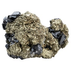 Pyrit und Sphalerit mit Calcite aus der Deveti Septemvri-Mine, Madan-Bezirk