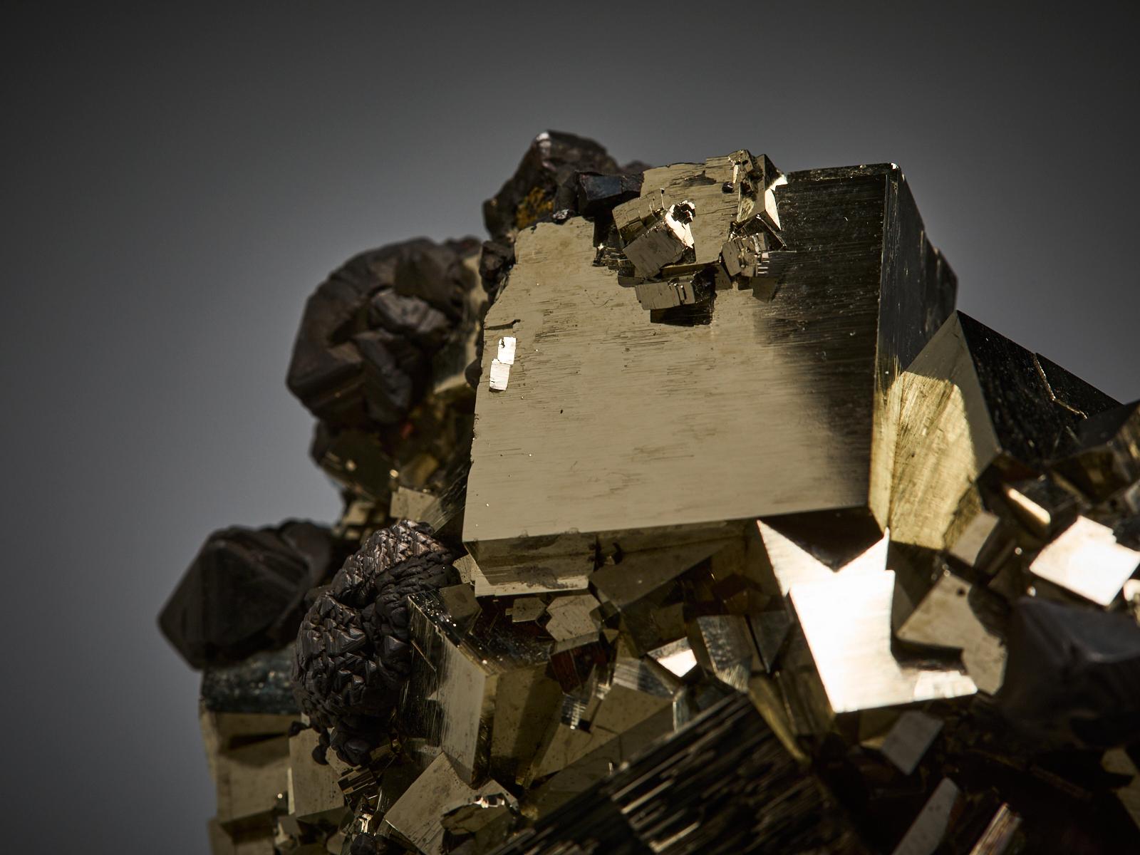 Pyrite Cluster im Angebot 8