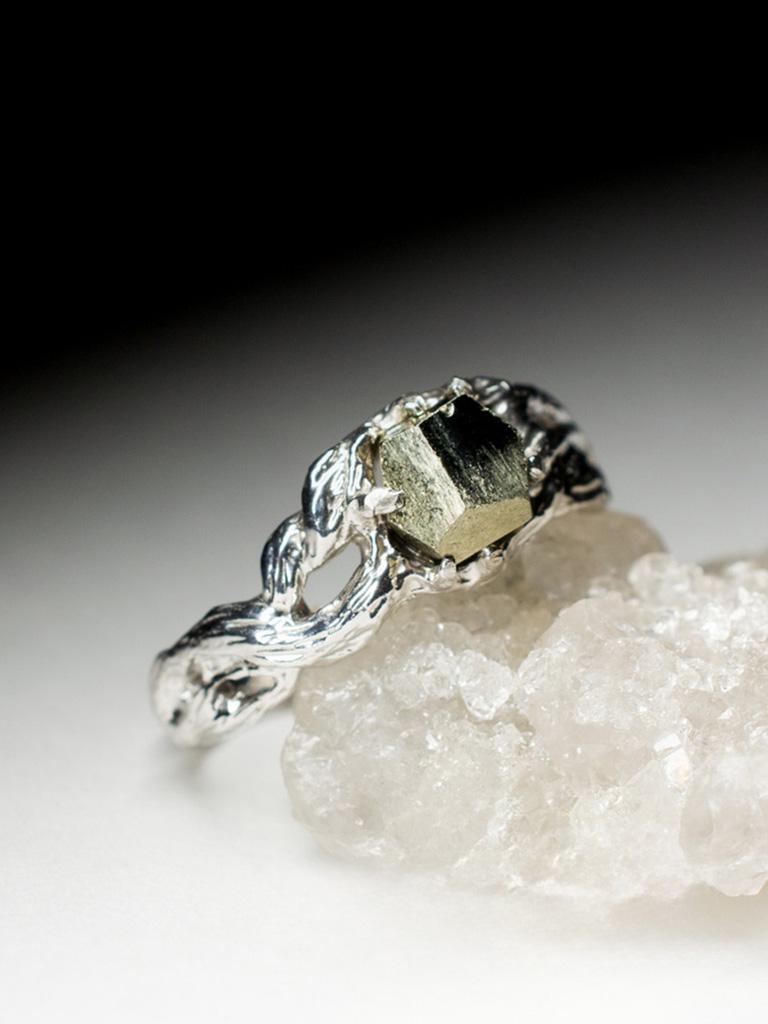 Pyrite Crystal Silver Ring Golden Natural Mulatto Magic Energy raw In New Condition For Sale In Berlin, DE