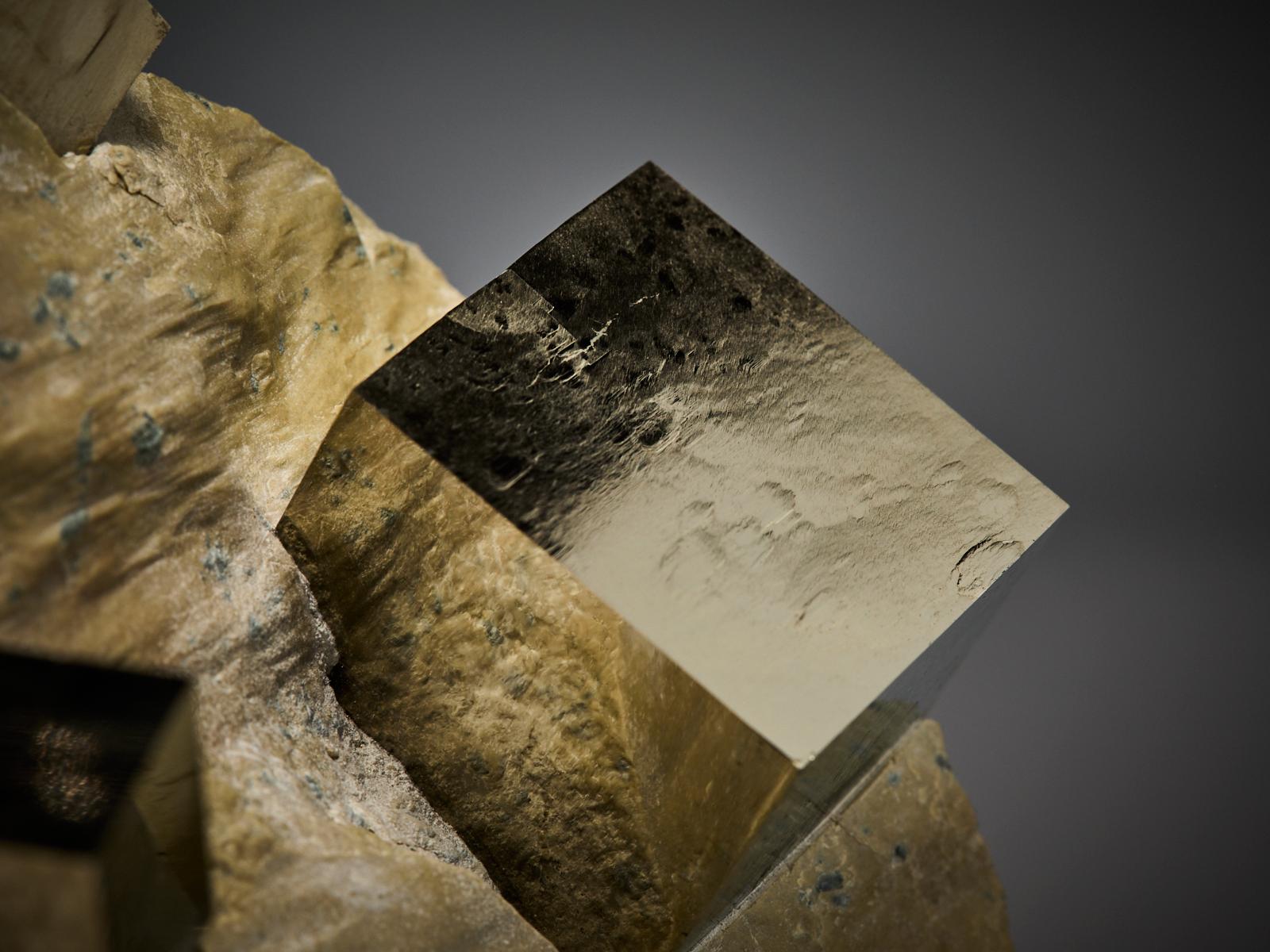 Pyrite on Matrix im Angebot 5
