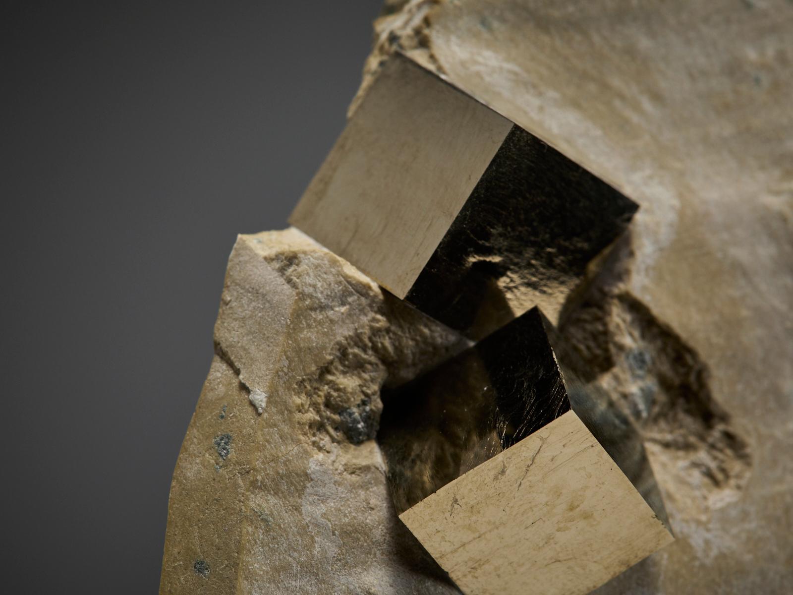 Pyrite on Matrix im Angebot 8