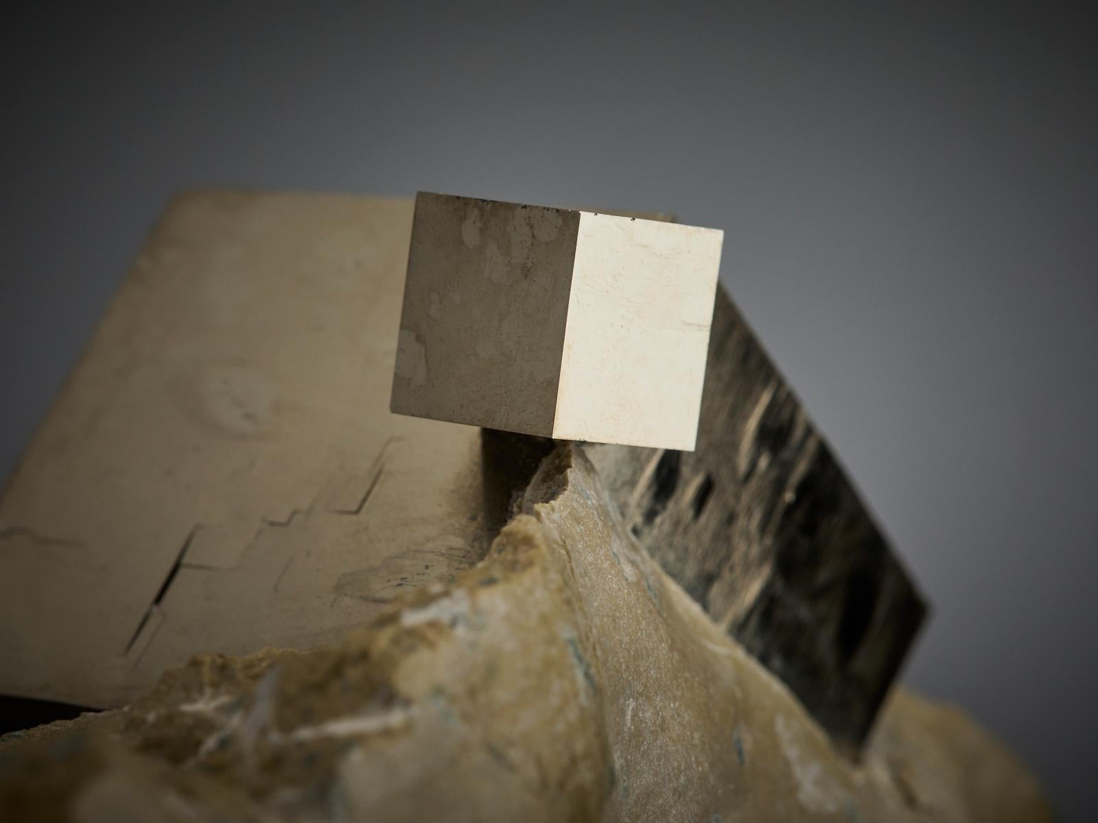 Pyrite on Matrix im Angebot 9