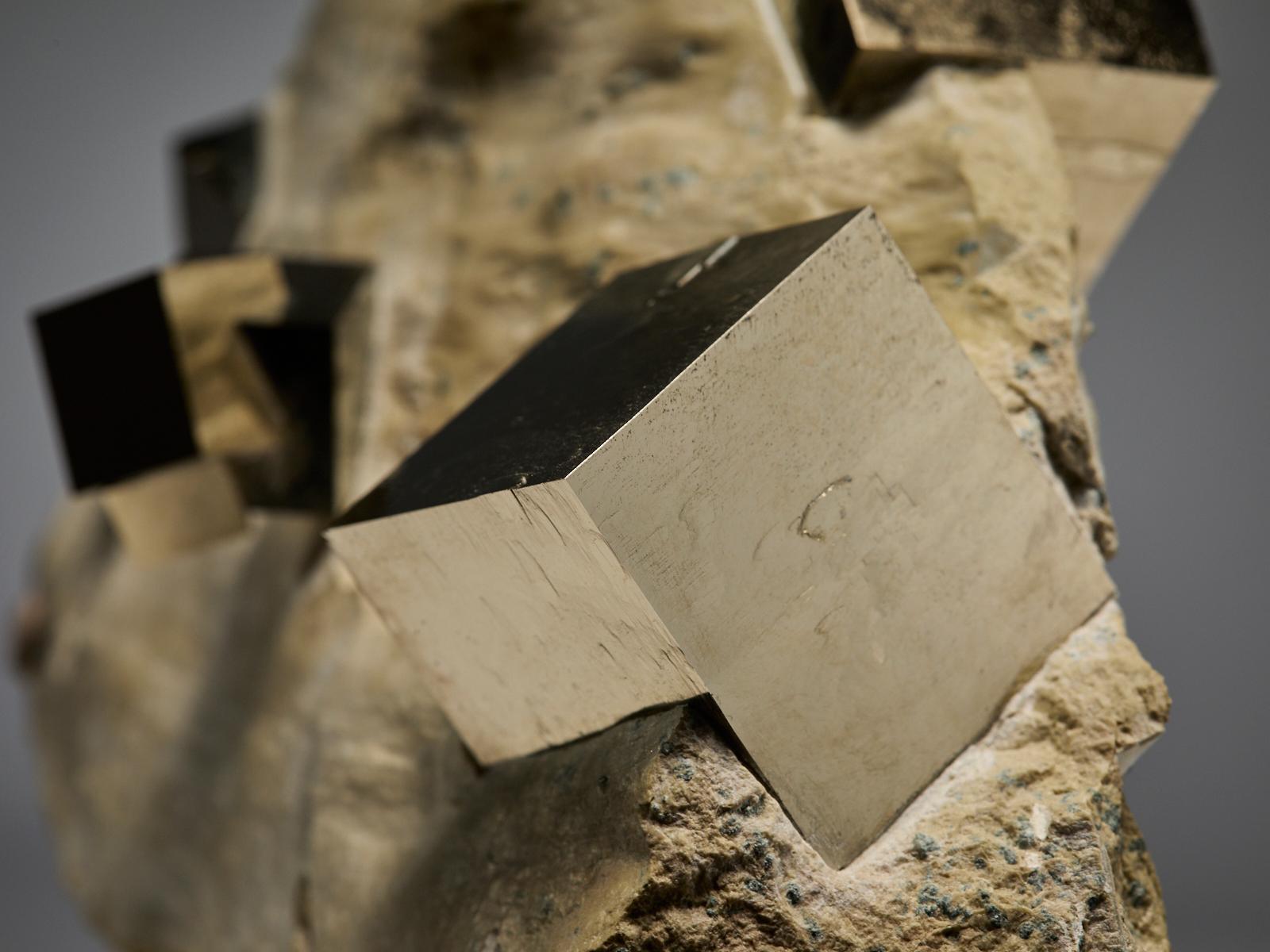 Pyrite on Matrix im Angebot 11