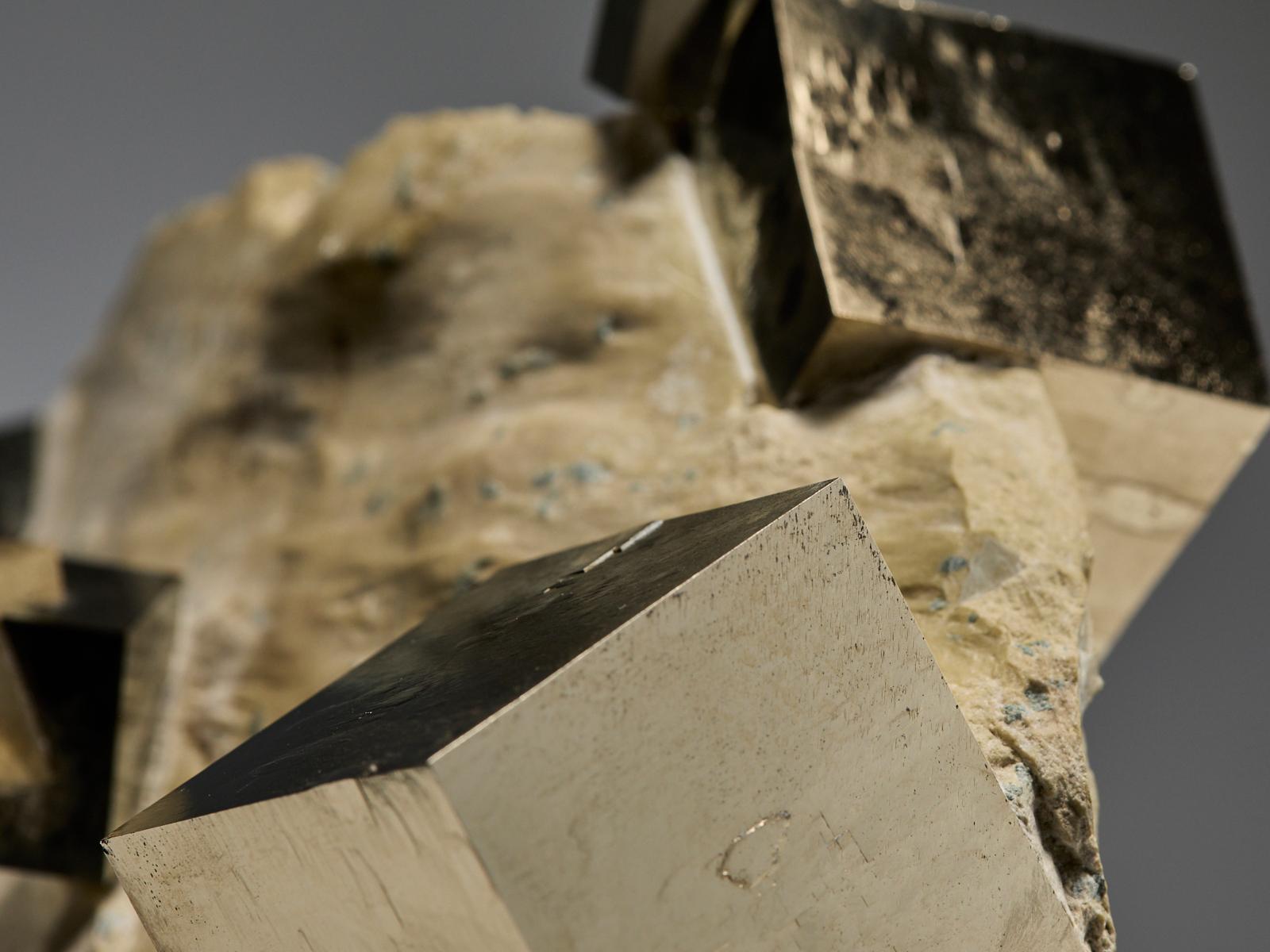 Pyrite on Matrix im Angebot 12