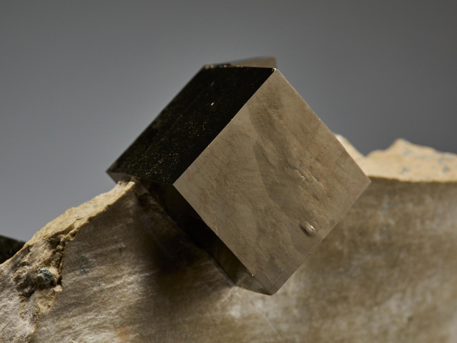 Pyrite on Matrix im Angebot 13