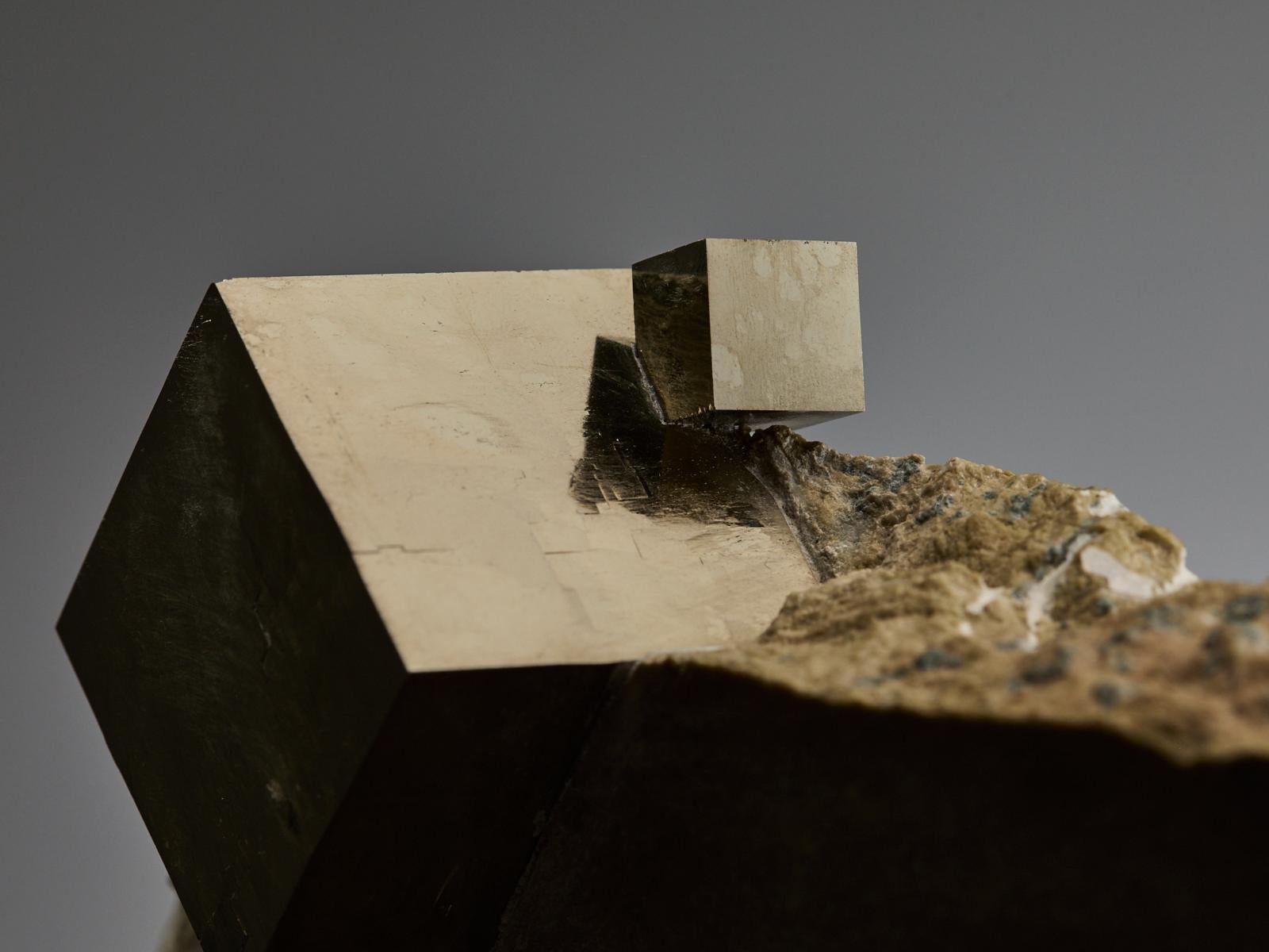 Pyrite on Matrix im Angebot 14