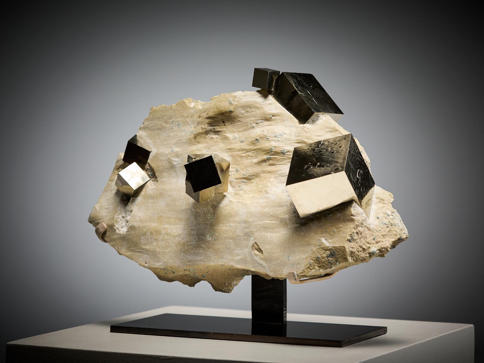 Pyrite on Matrix im Angebot 1
