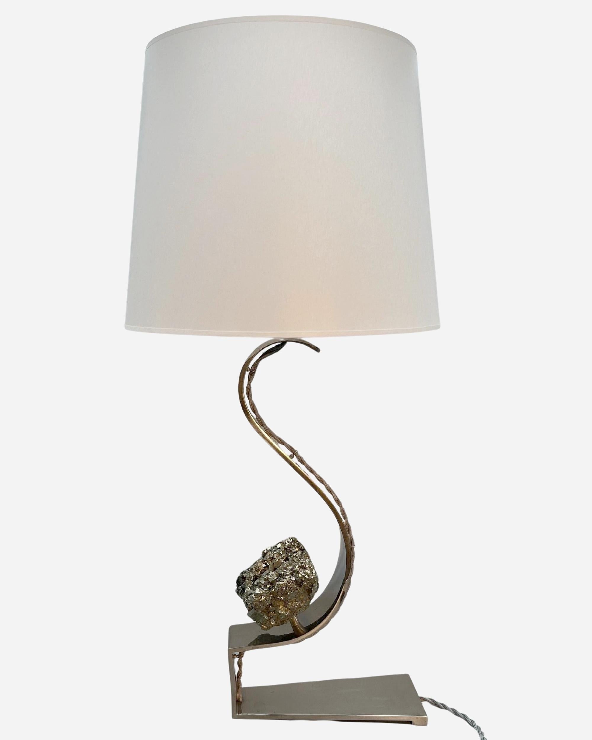 Lamp consisting of a large block of pyrite fixed on a bent, polished steel base.
Recent cotton lampshade, redone to match the original.
Overall height: 69 cm (27.16 inches)
Base height: 45 cm (17.7 inches)
Diameter of the lampshade: 32 cm (12.6