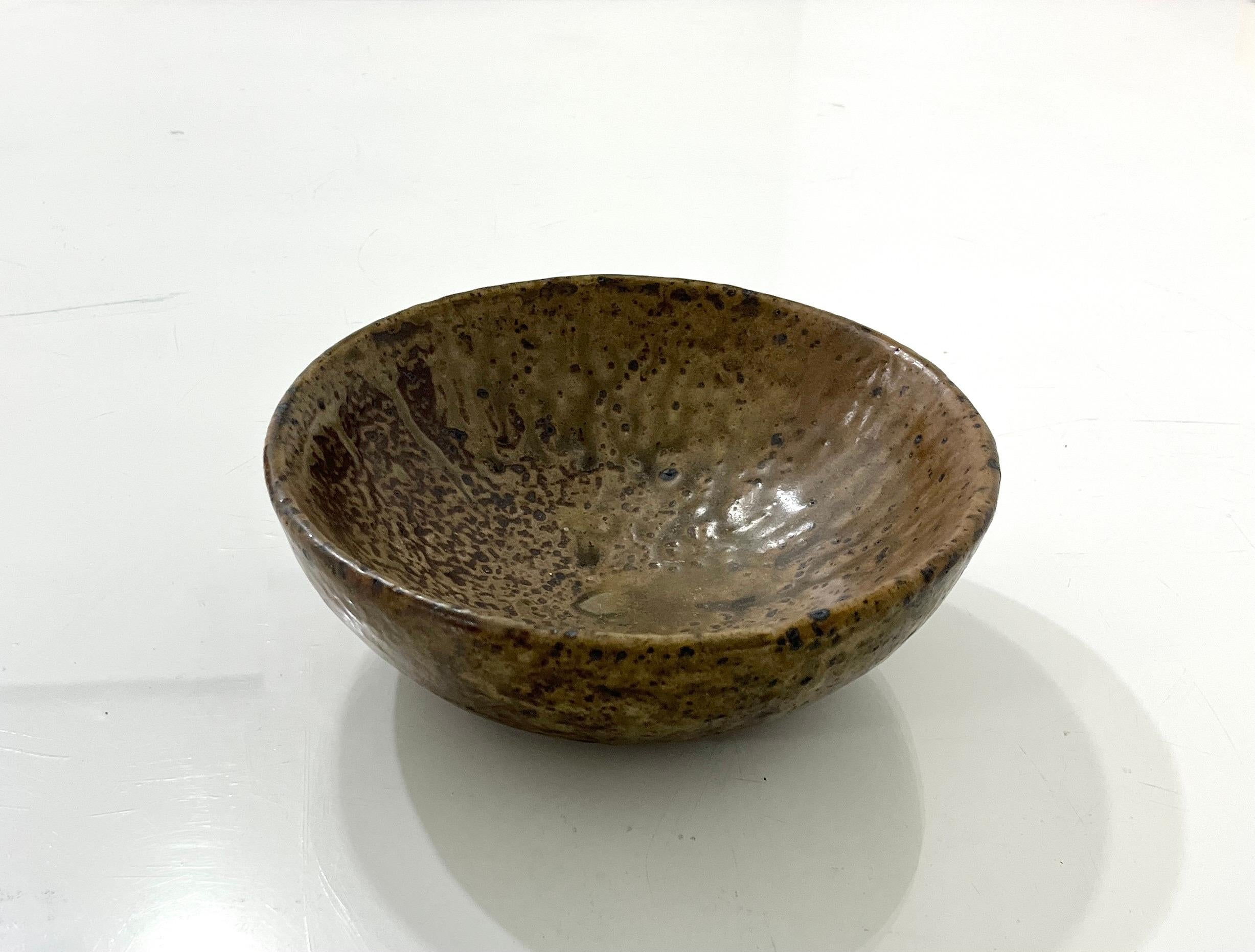 pyrity sandstone bowl by Elisabeth Joulia In Excellent Condition For Sale In PARIS, FR
