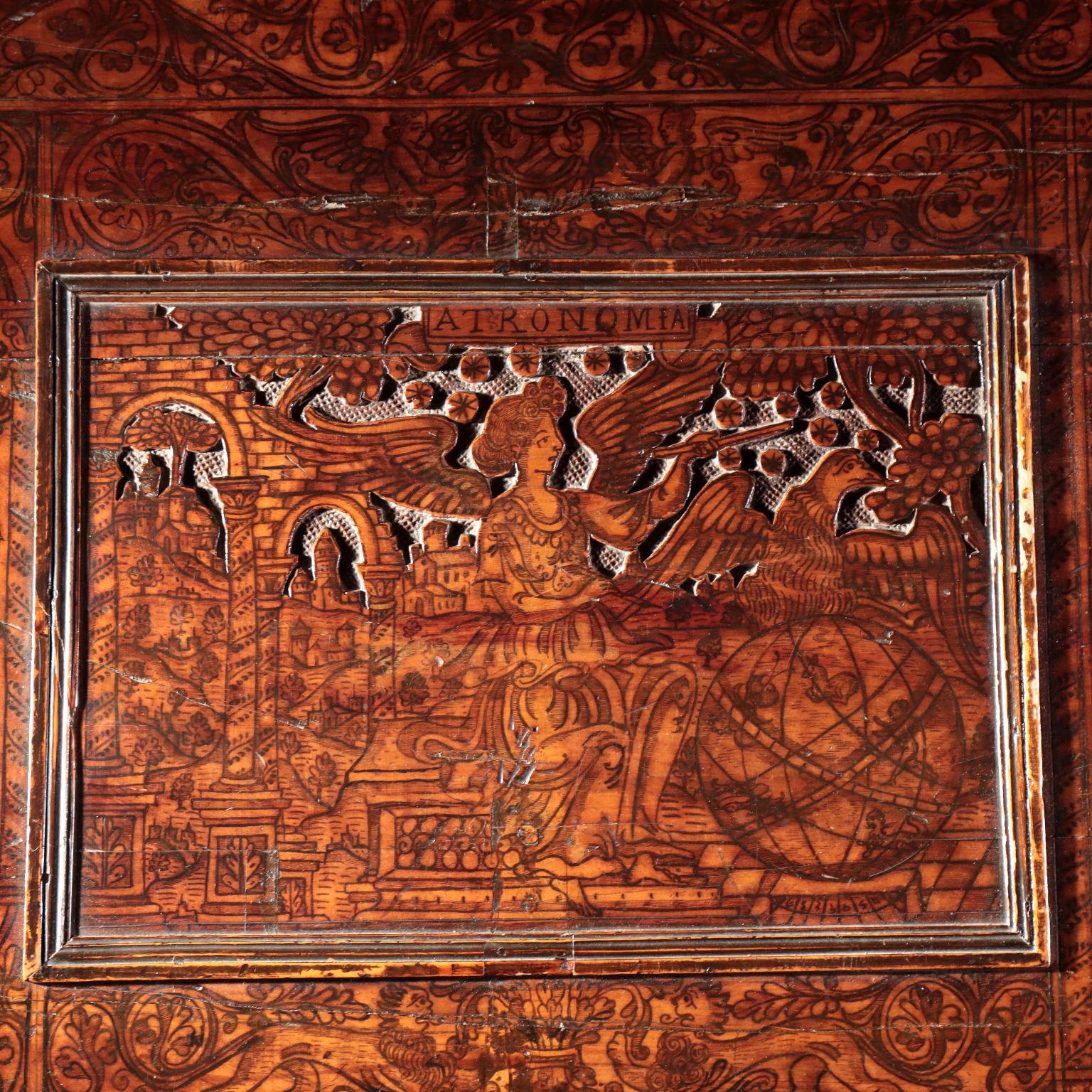 Pyrographed Chest Wood Iron Italy XVI Century 11