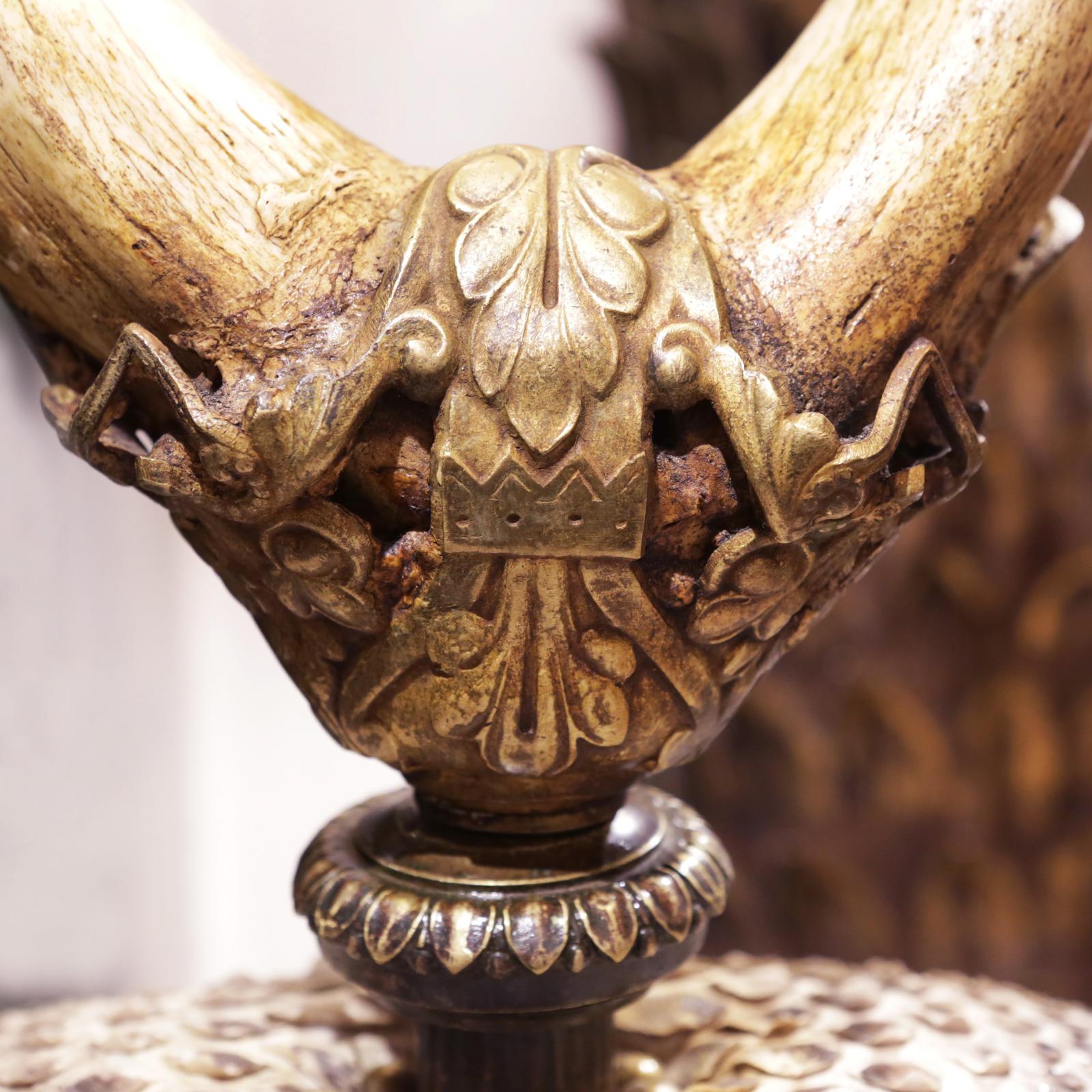 Python Python-Stuhl Medium mit polierten Kudu- Horns (Bronze) im Angebot