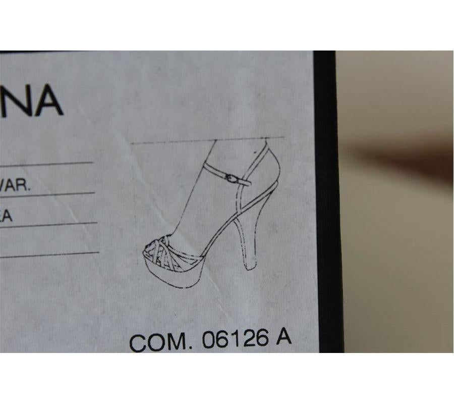 Black Dolce & Gabbana Python sandal size 37 For Sale