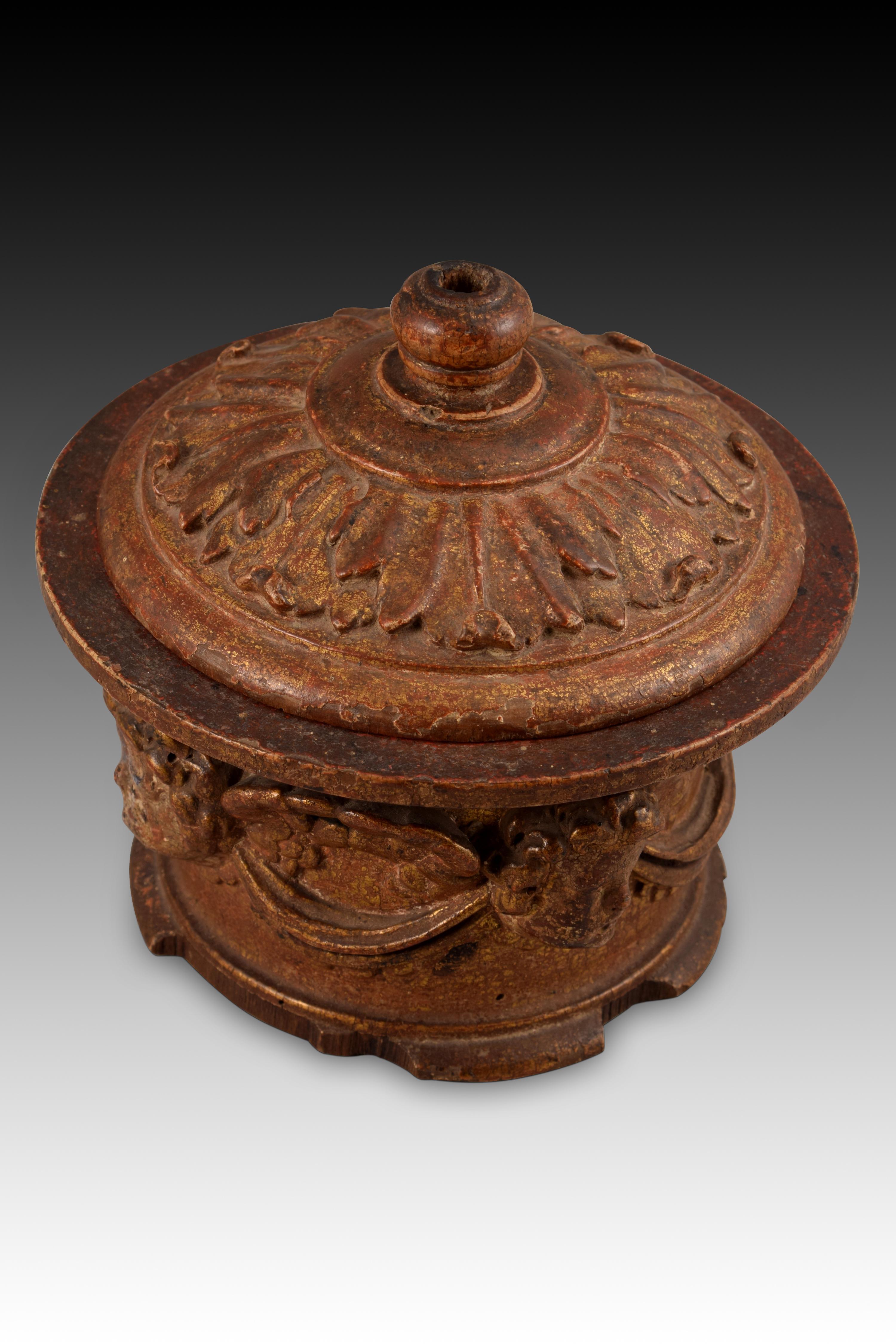 Pyx. Carved and Polychrome Wood, Spanish School, 16th Century For Sale 1