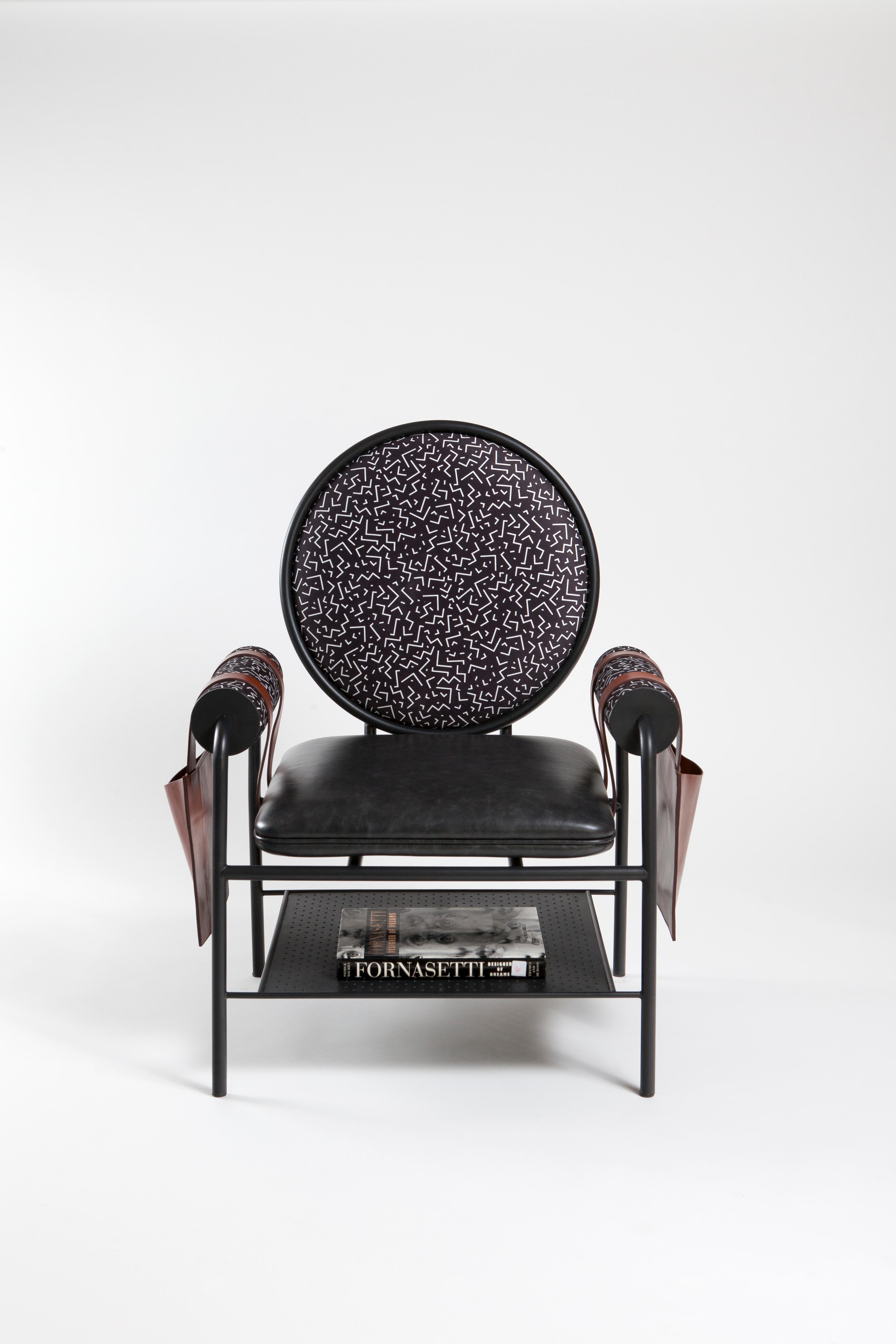 Kontra's Interpretation von Sessel.
Der Ledersessel bietet bequemes Sitzen mit eigenen Lederseitentaschen.

