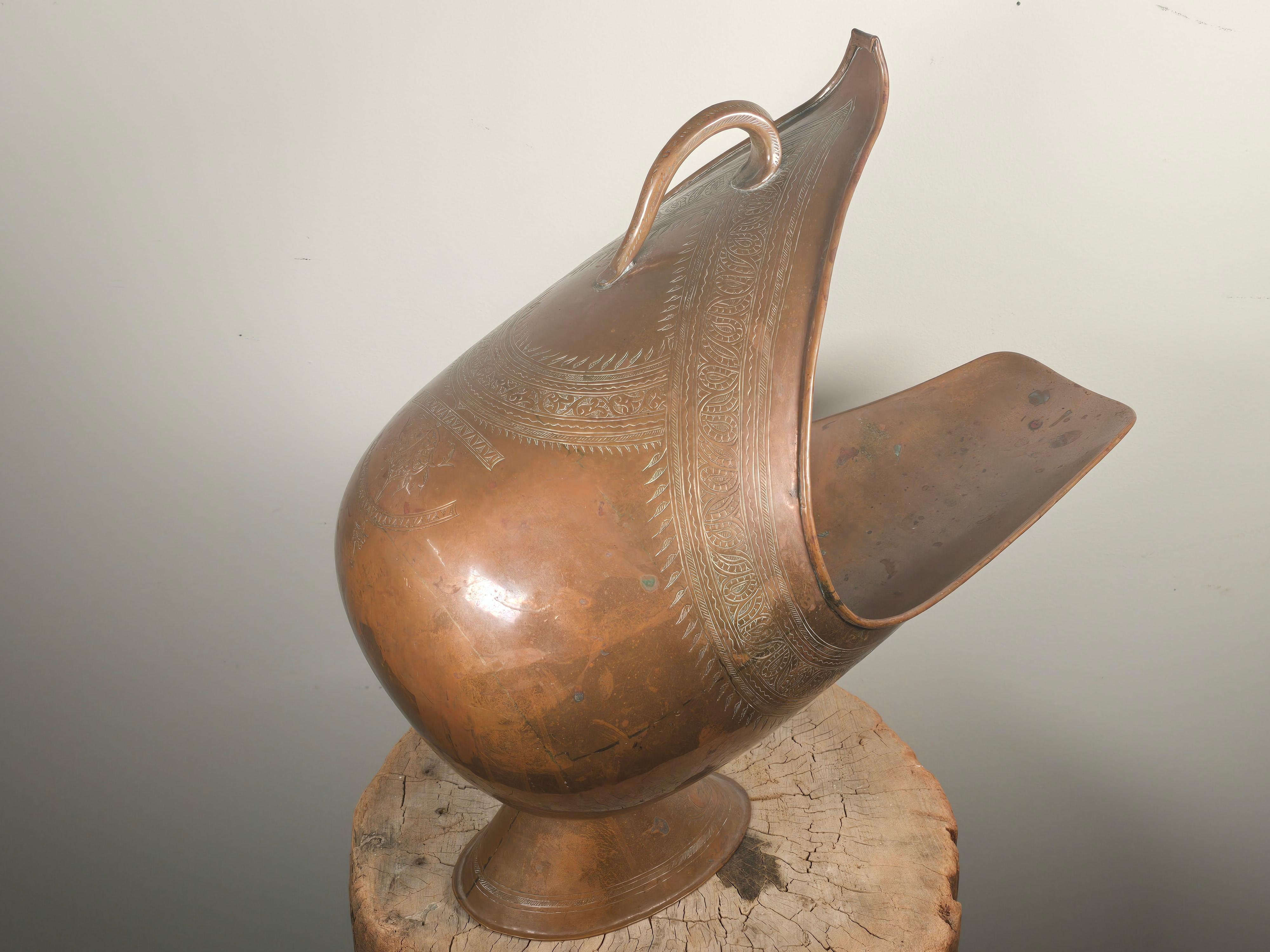 Qajar Persian Hammered Copper Scuttle with Aesthetic Movement Form For Sale 7