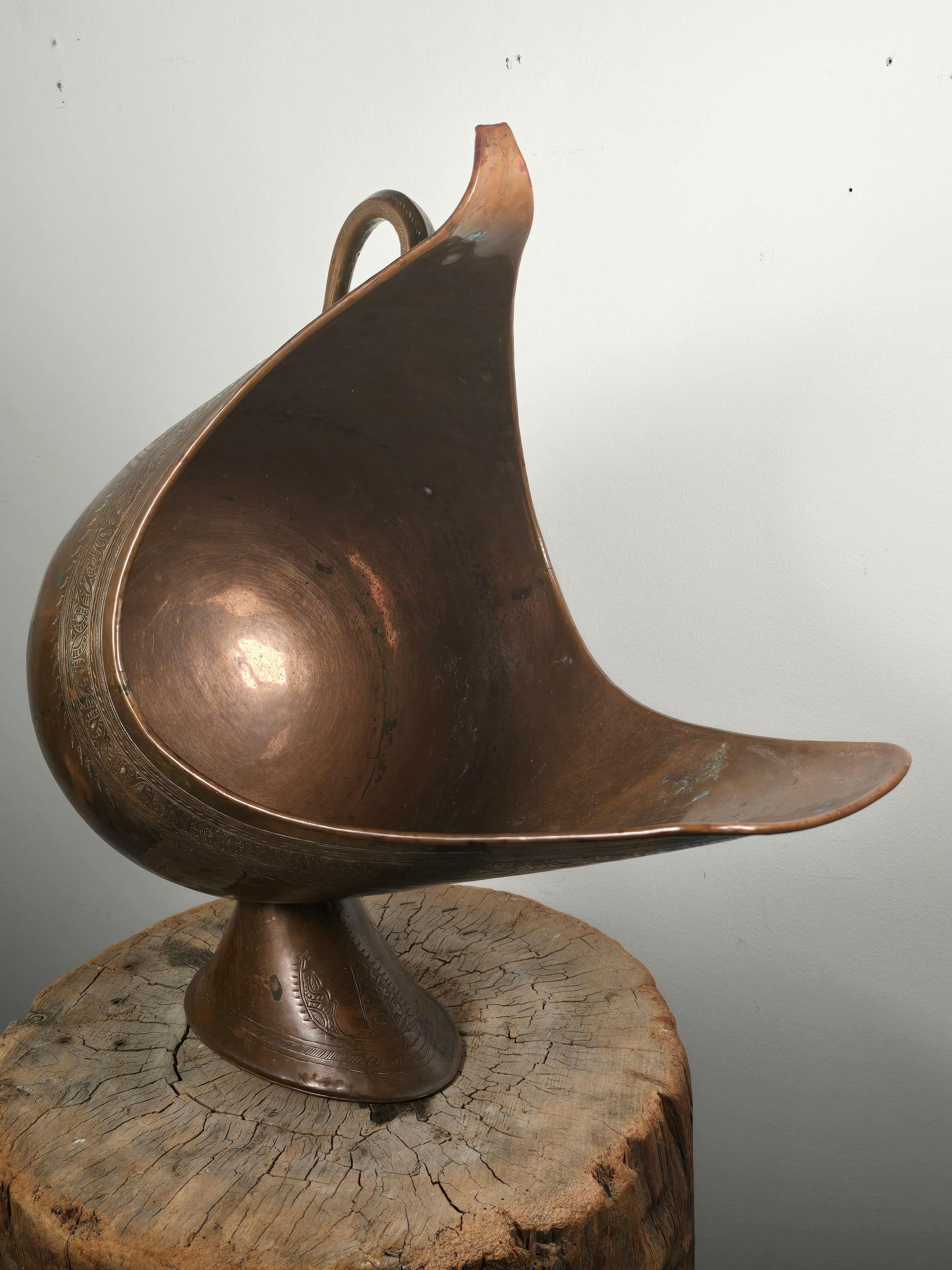 Qajar Persian Hammered Copper Scuttle with Aesthetic Movement Form For Sale 4
