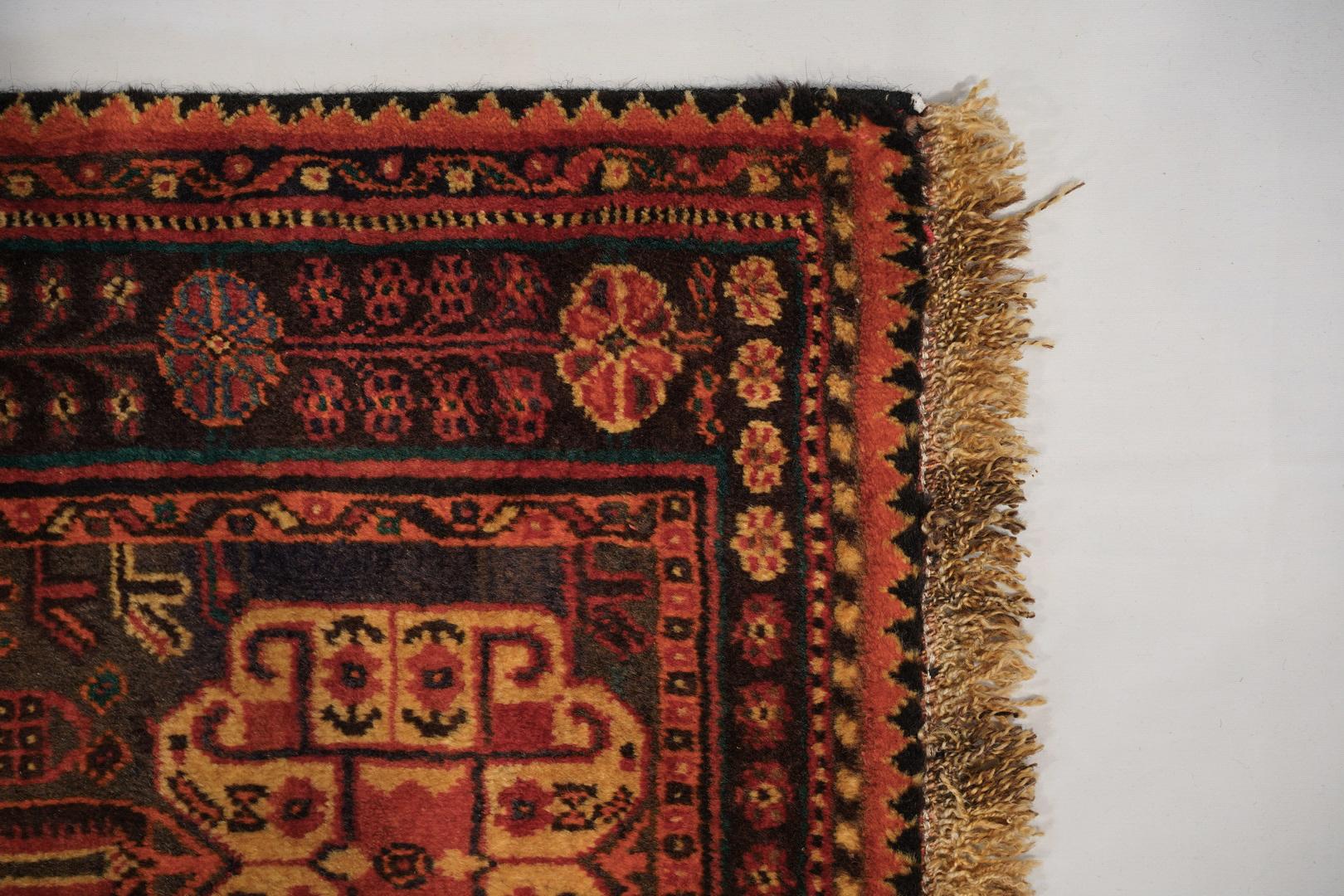 Qashgai Vintage 1930 Semi Antique medium large format Lambs wool with goat hair For Sale 4