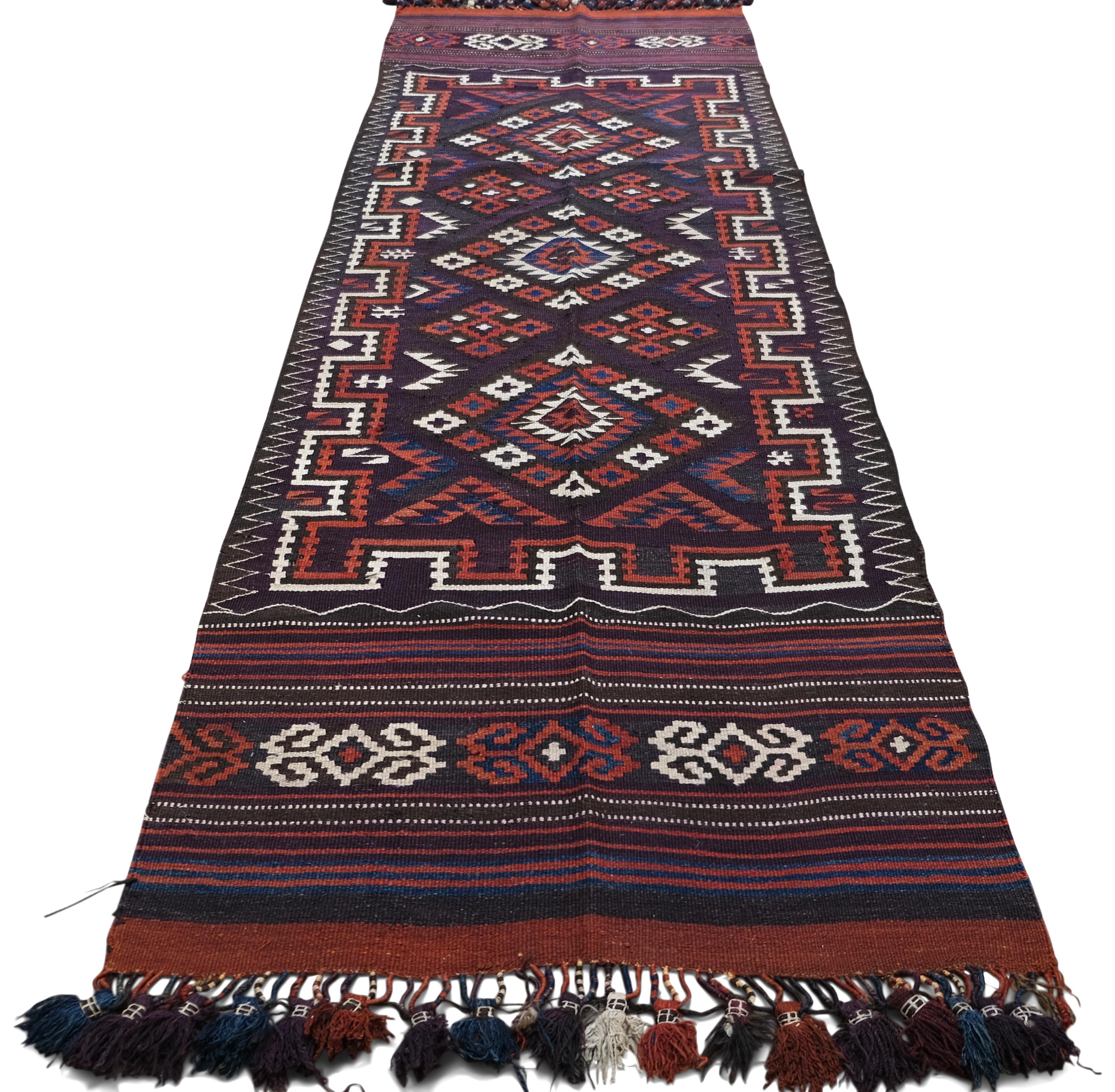 Arte popolare Qashqai Kilim rosso e blu tessuto a mano 3'4''x12' in vendita