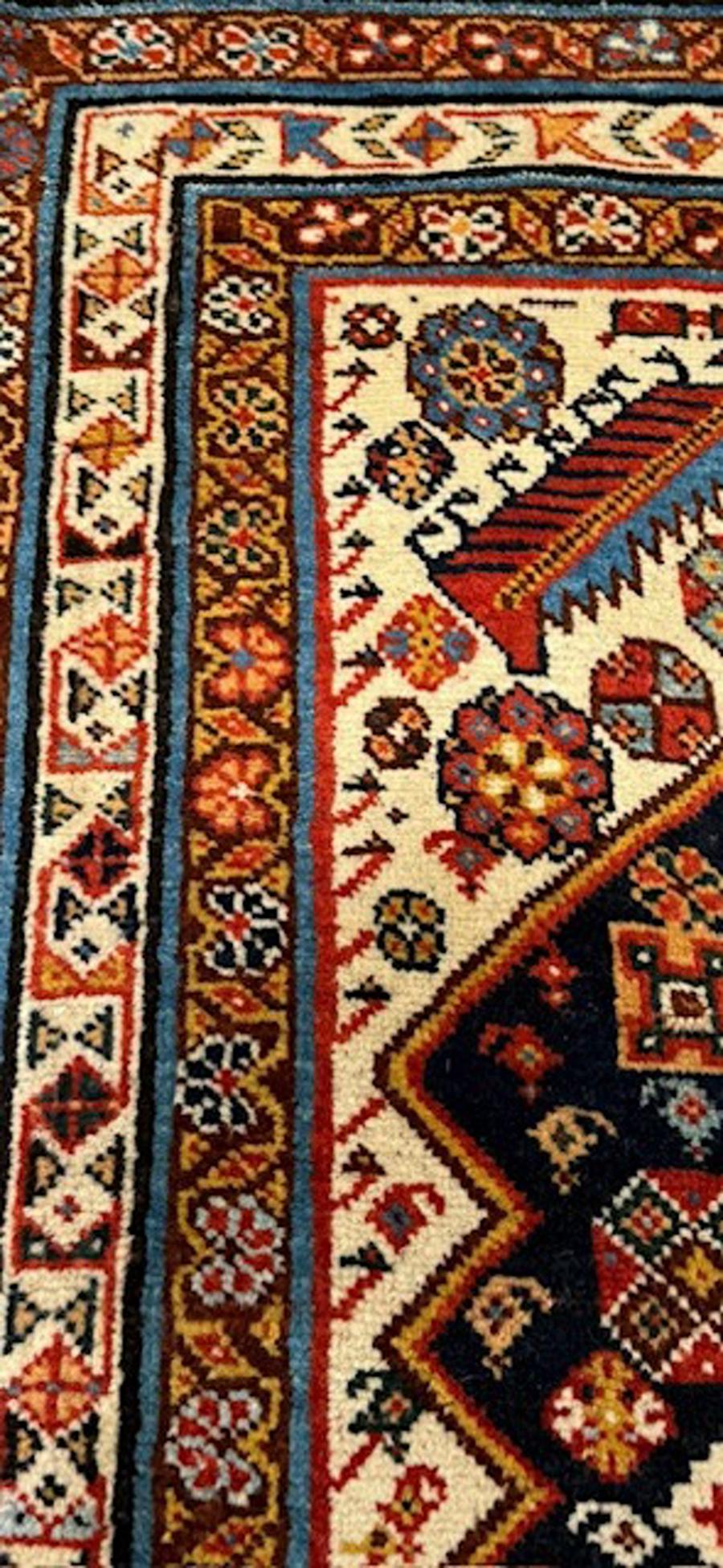 Qashqai rug In Excellent Condition For Sale In NEW YORK, NY