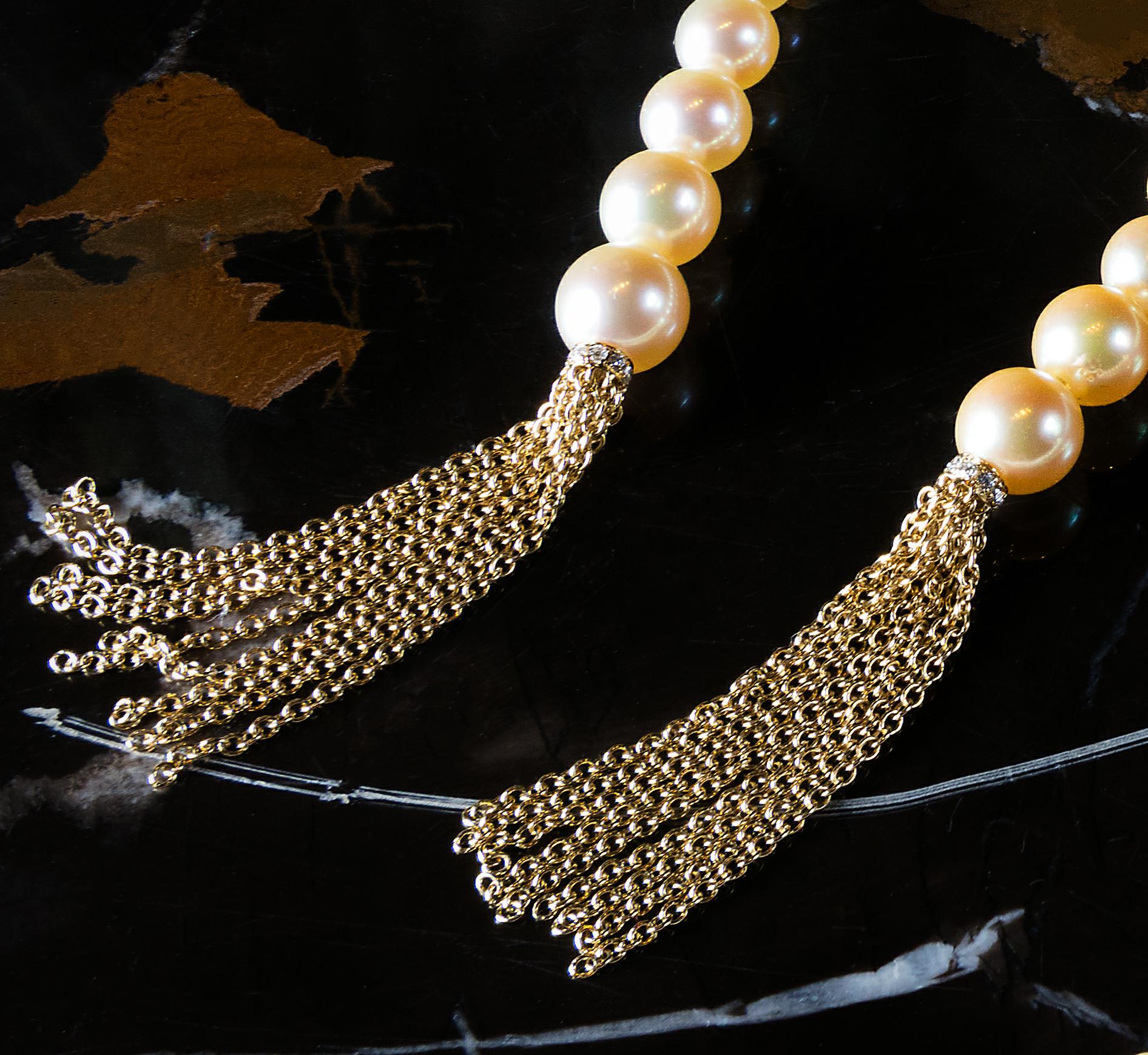 18K Yellow Gold Necklace, Diamond 0.50 Carat and Graduated Baby Akoya Pearls In New Condition For Sale In Los Angeles, CA
