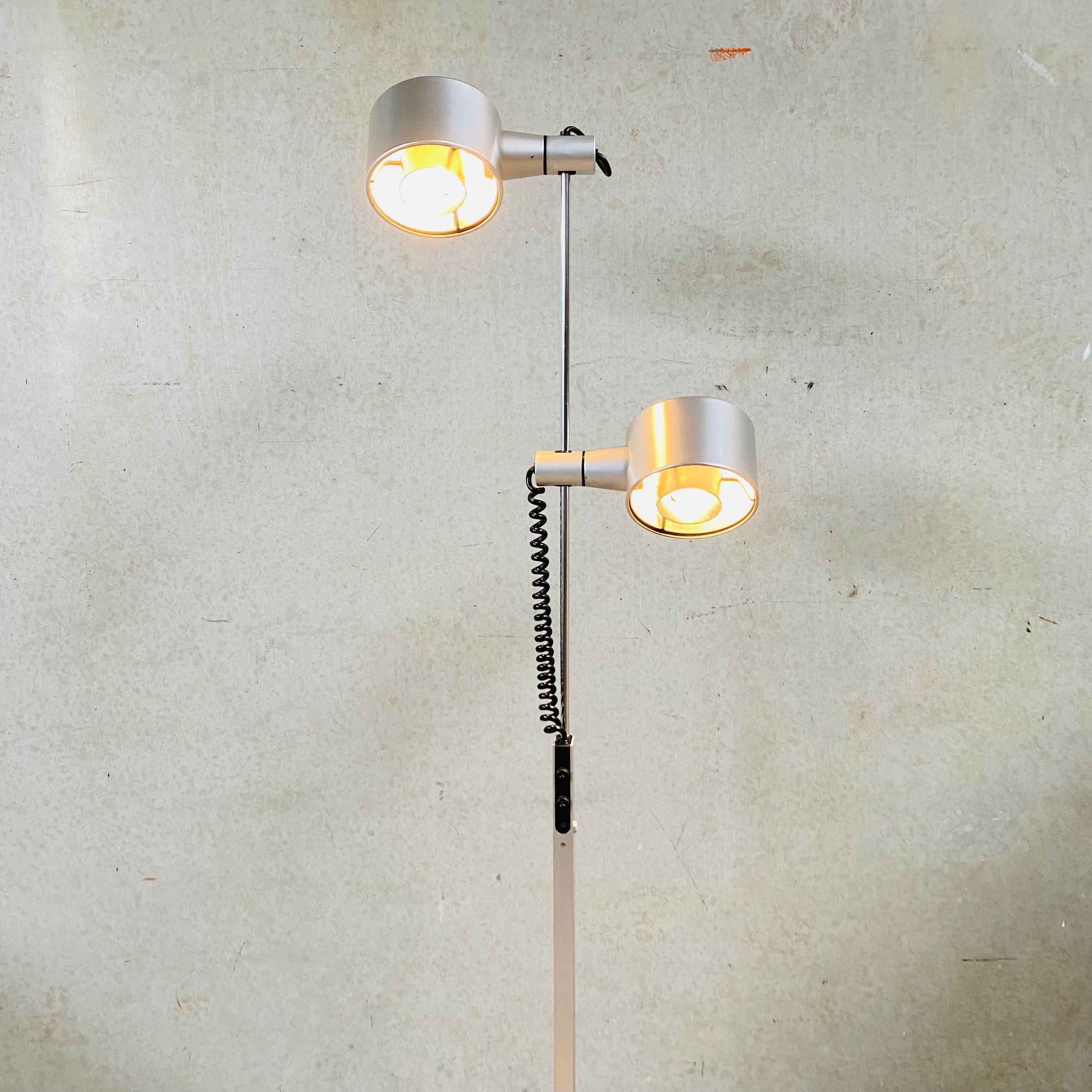 Lámpara de pie QC Twin Spotlicht de Ronald Homes para Conelicht Limited, Reino Unido, 1970 Moderno de mediados de siglo en venta