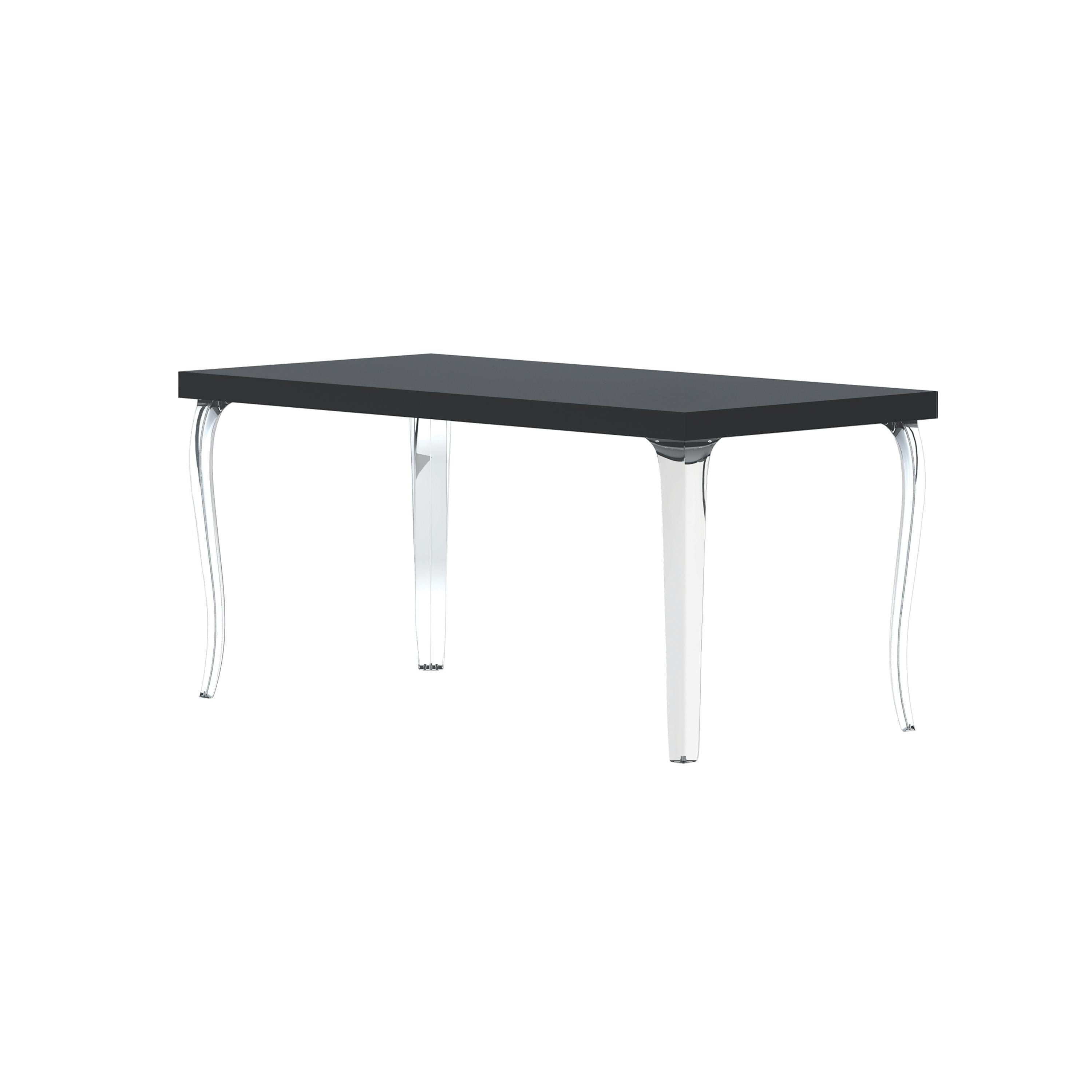 The B.B collection consists of a dining table with seats, which recall Wanders' 