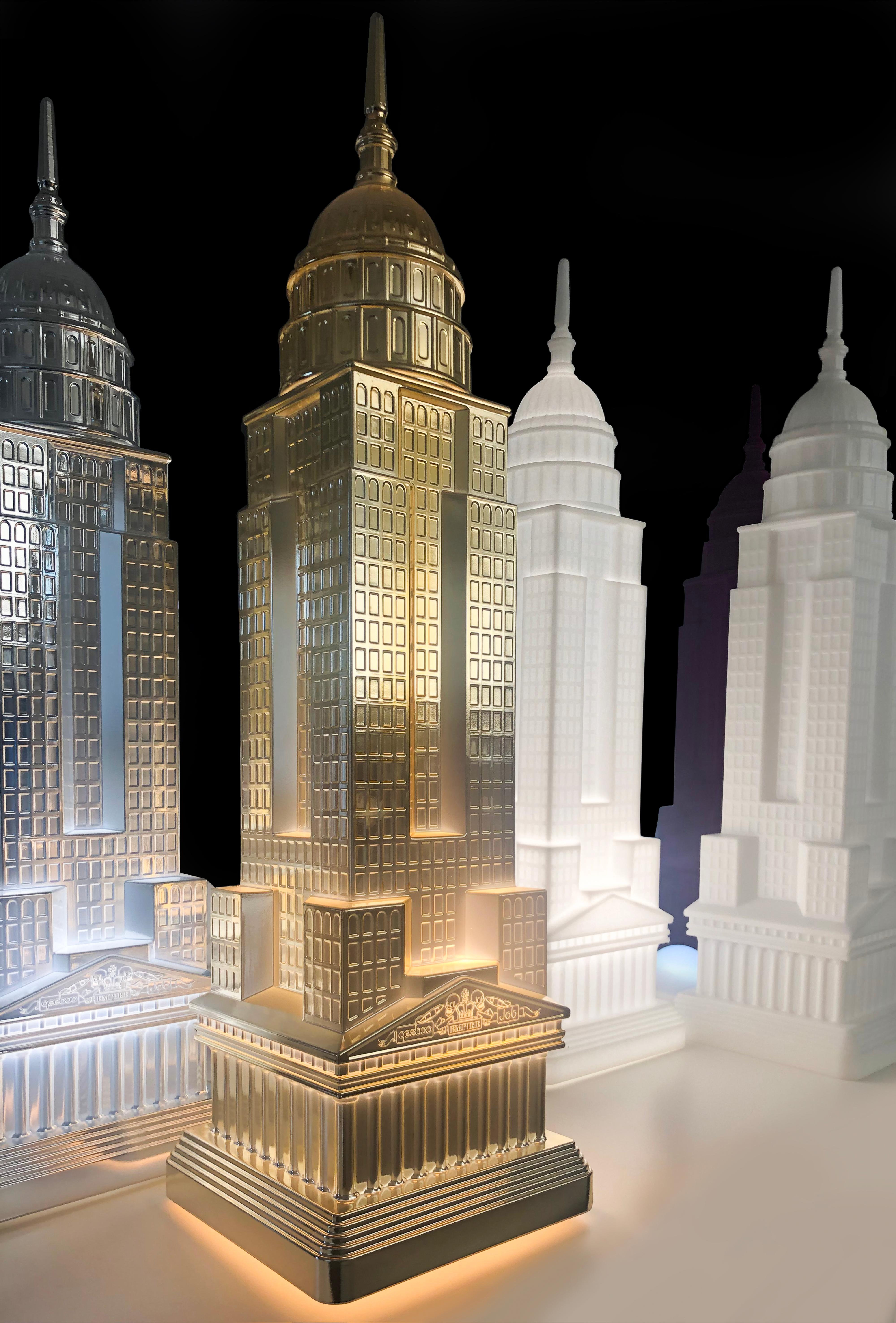 Moderner Empire State Building-Tisch oder Stehlampe in Weiß, Rosa oder Blau (21. Jahrhundert und zeitgenössisch) im Angebot