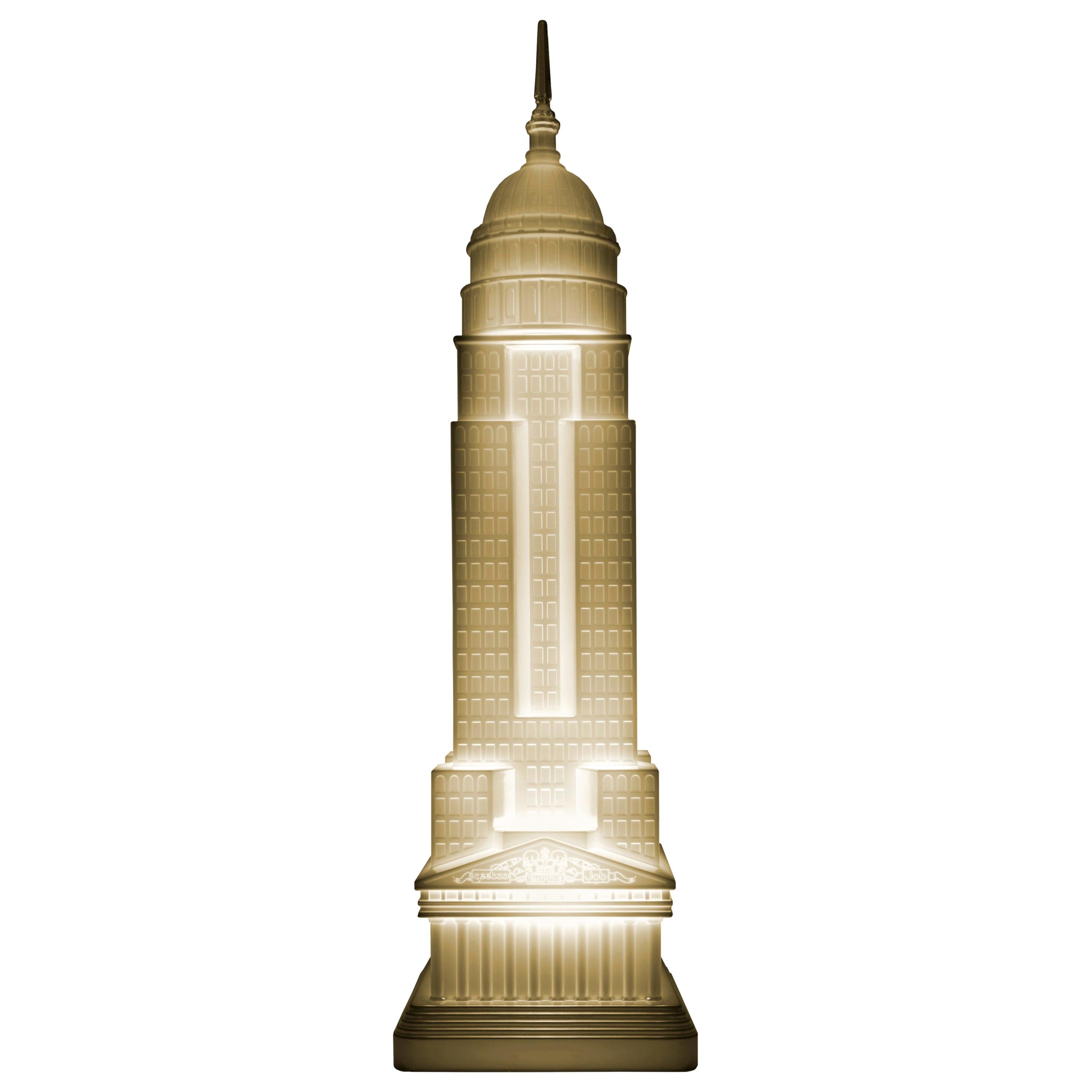 Lampe de table décorative moderne Empire State en plastique doré ou argenté par Studio Job