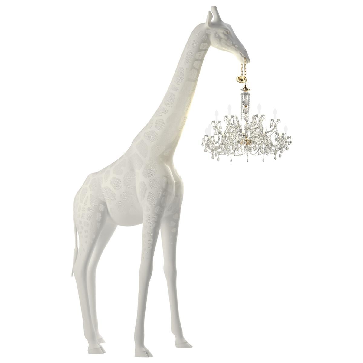 Moderne moderne 13 Fuß weiße Giraffen-Kronleuchterlampe für den Innen- oder Außenbereich von Marcantonio