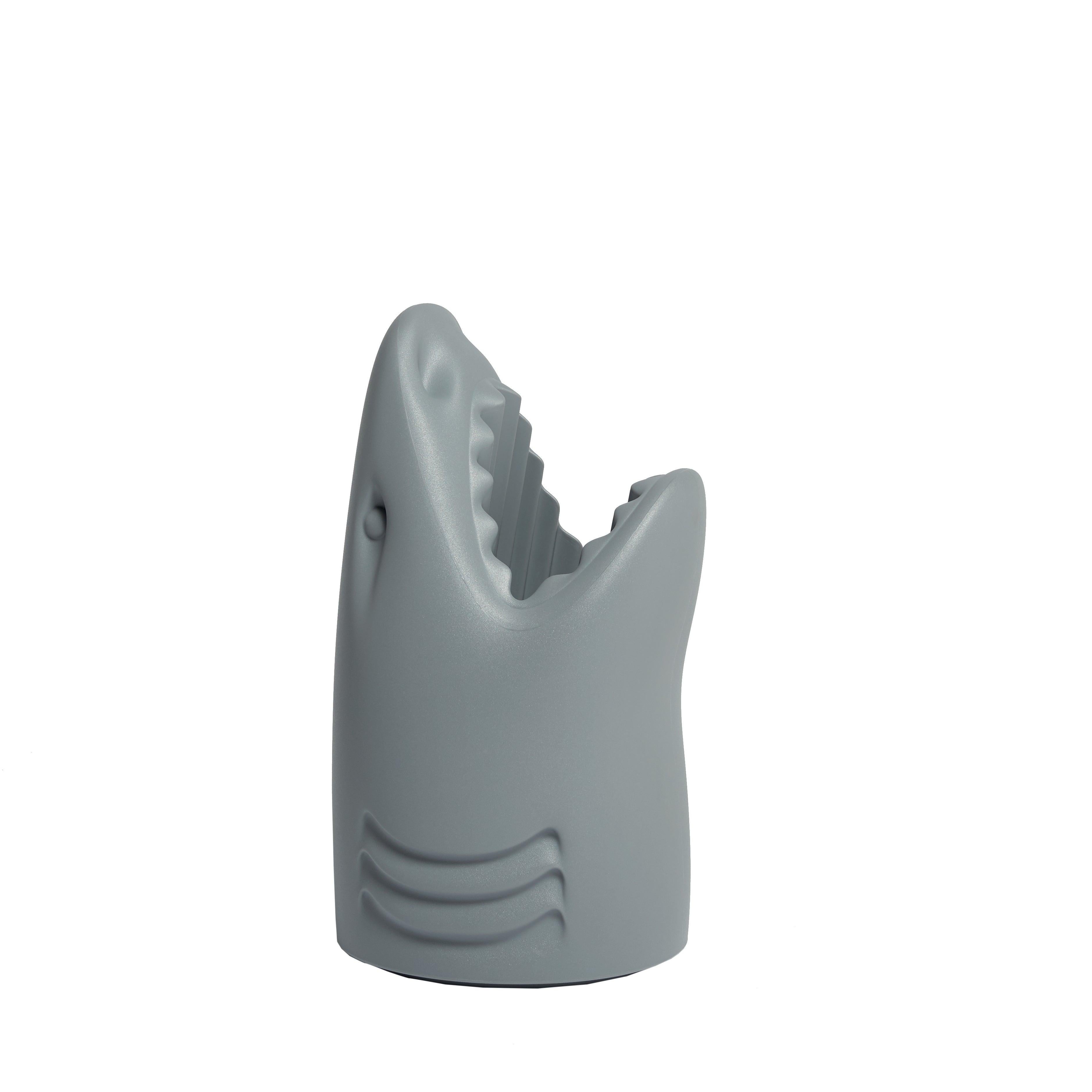 Im Angebot: Moderner schwarzer Haifisch-Schirmständer oder Champagner-Kühler aus Kunststoff, Studio Job (Gray) 2