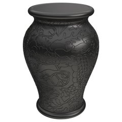 Sgabello o tavolino moderno bianco o nero di ispirazione cinese messicana di Studio A
