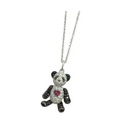 Qeelin Je T'aime Collier Bo Bo Diamants blancs noirs Rubis Or blanc 18K
